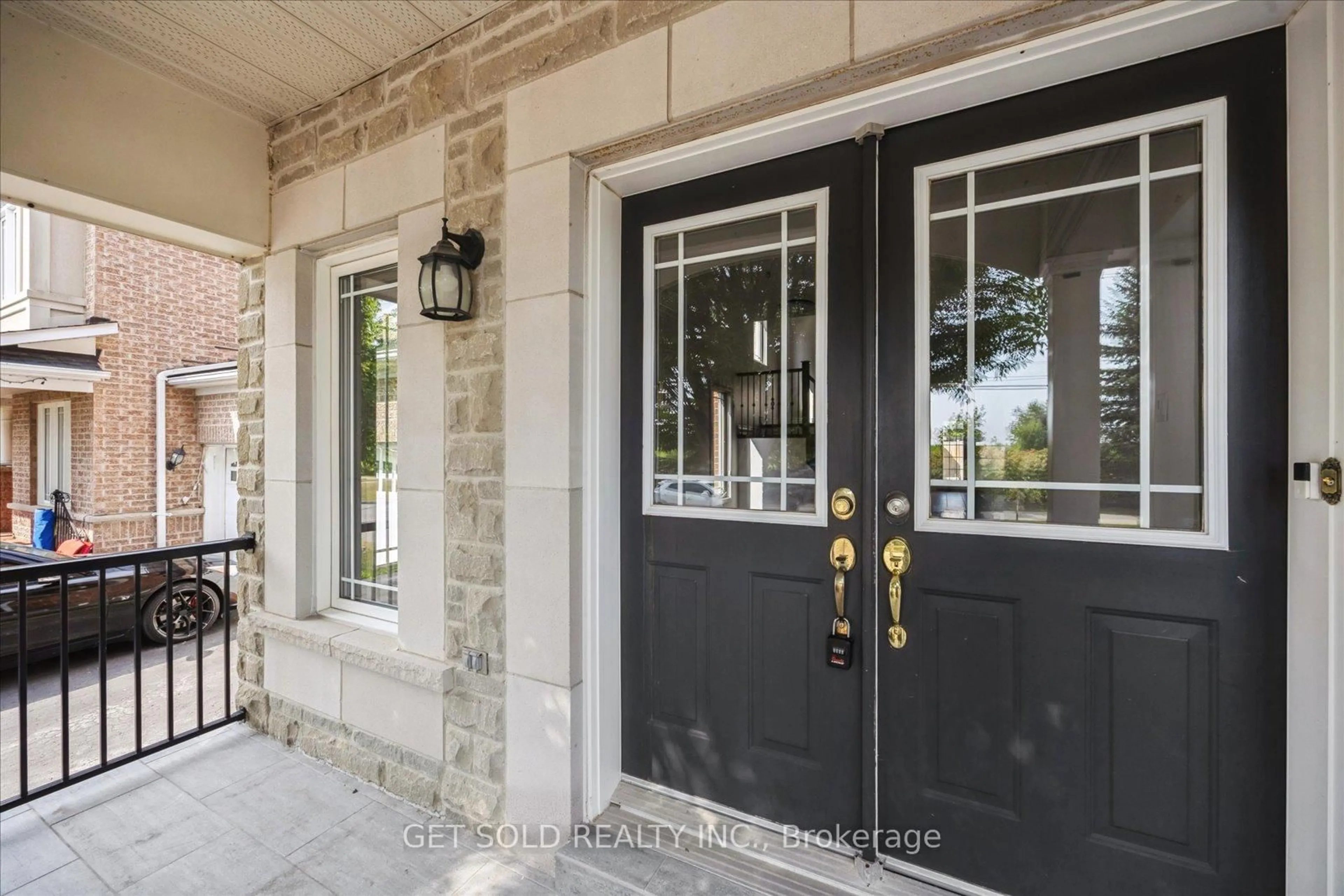 Indoor entryway for 28 Barden Cres, Ajax Ontario L1Z 2A9