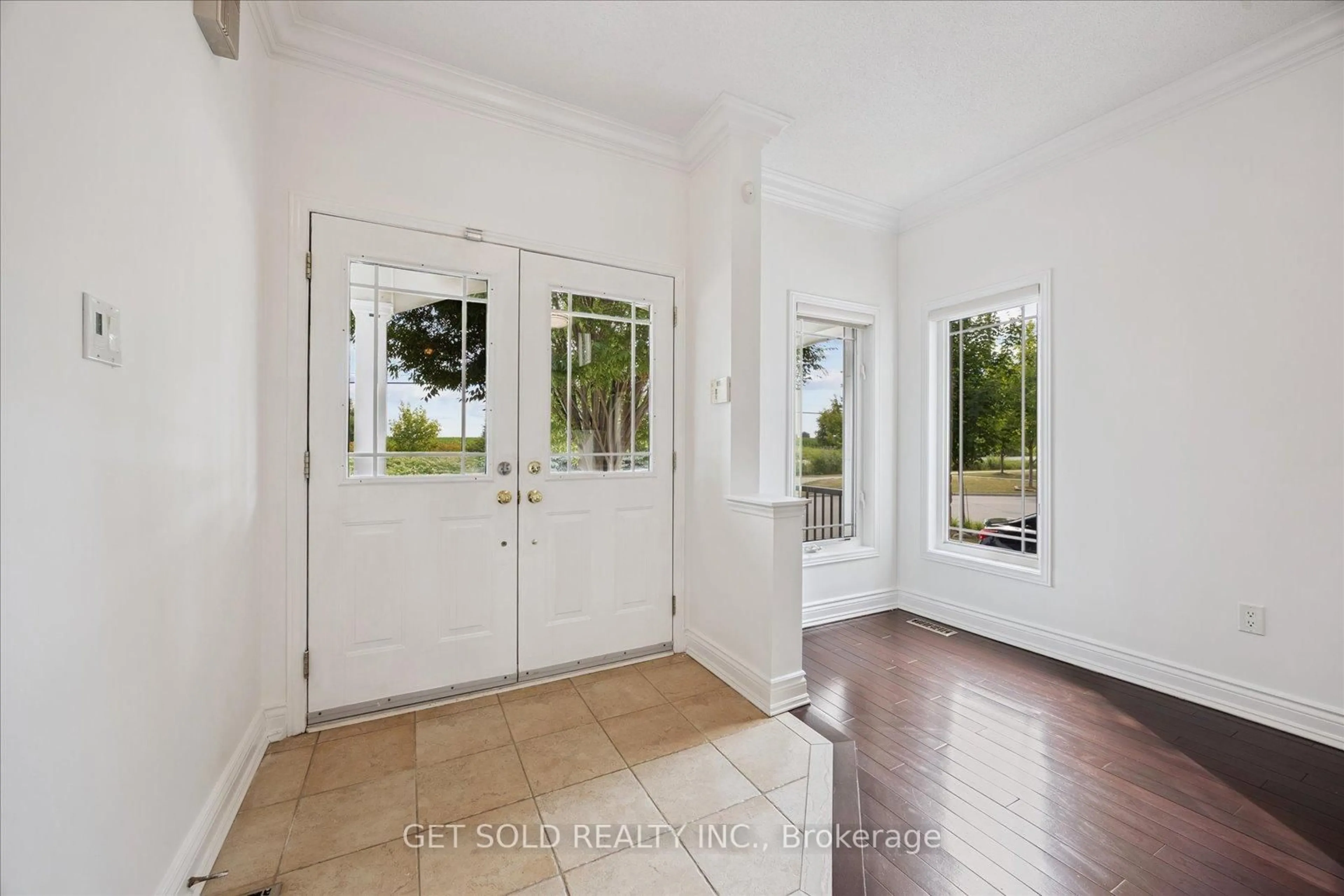Indoor entryway for 28 Barden Cres, Ajax Ontario L1Z 2A9