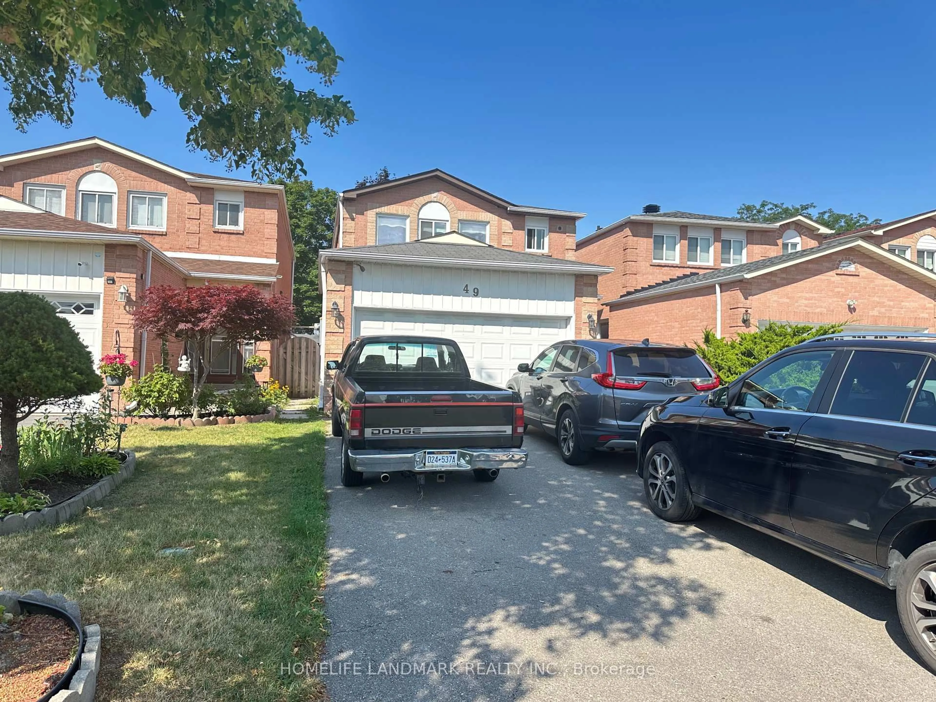 A pic from outside/outdoor area/front of a property/back of a property/a pic from drone, street for 49 Roxanne Cres, Toronto Ontario M1V 4J6