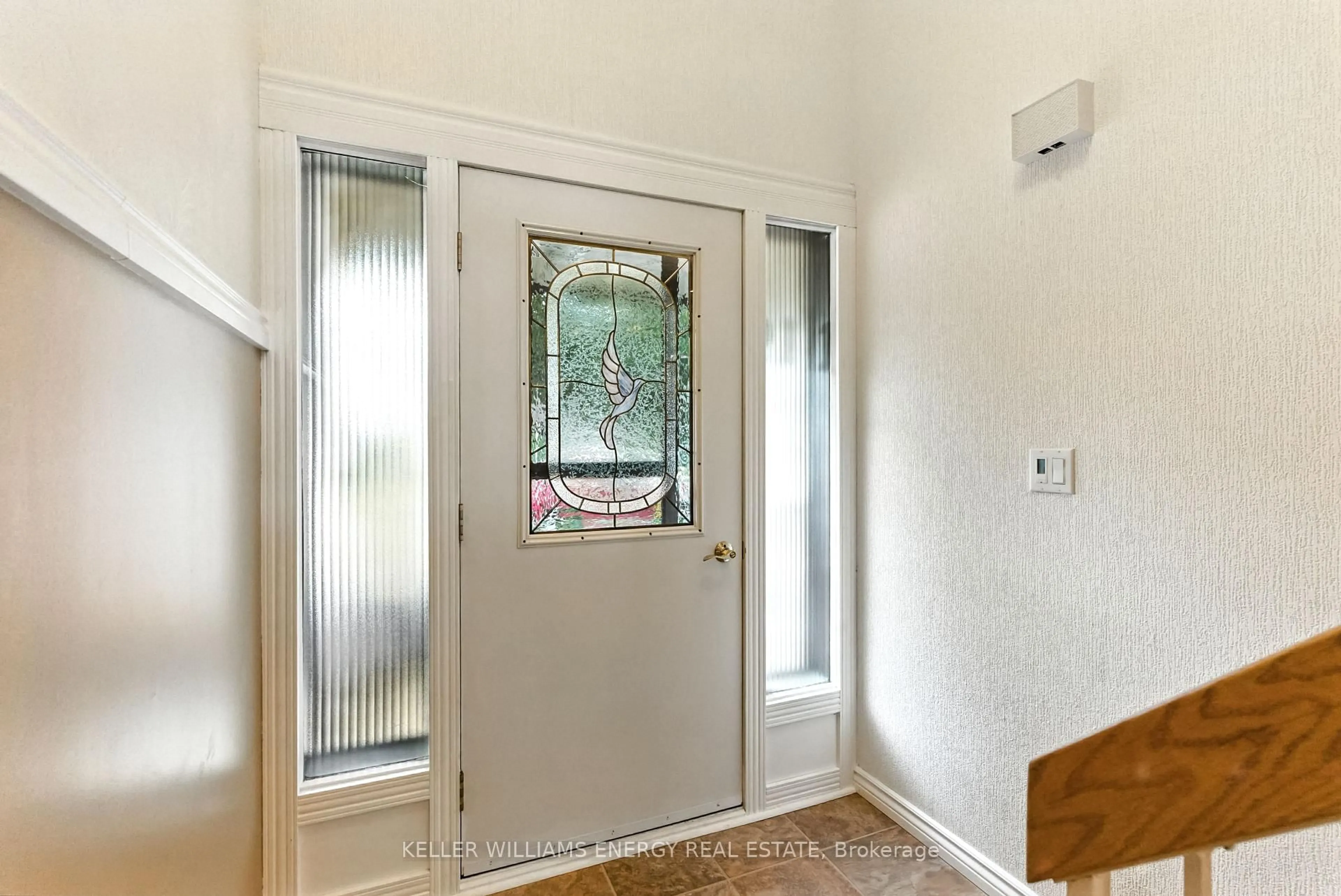 Indoor entryway for 19 Ingram Crt, Whitby Ontario L1N 5V4