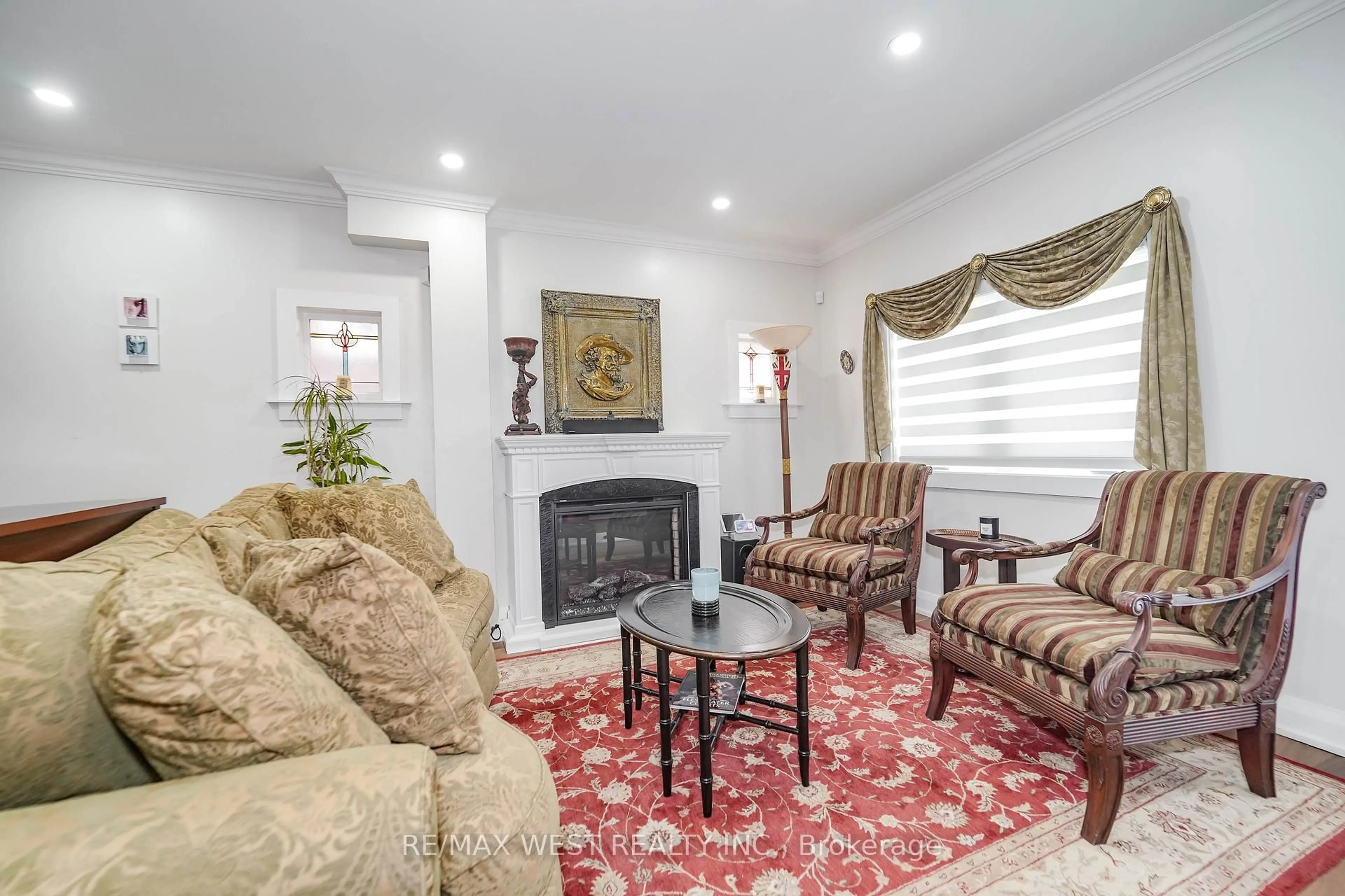 Living room with furniture, unknown for 46 Rhyl Ave, Toronto Ontario M4L 1R9