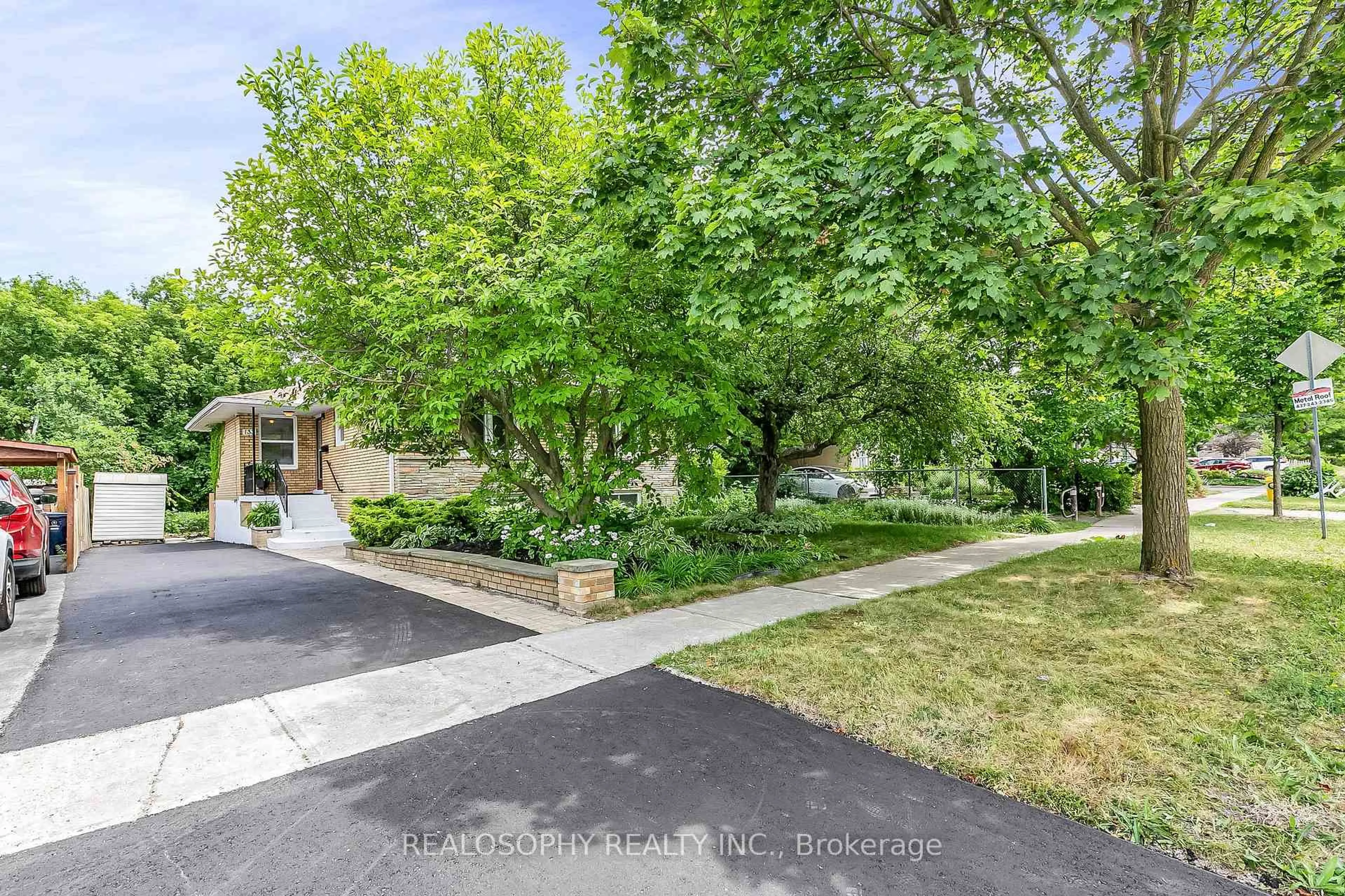 A pic from outside/outdoor area/front of a property/back of a property/a pic from drone, street for 133 Birkdale Rd, Toronto Ontario M1P 3R7