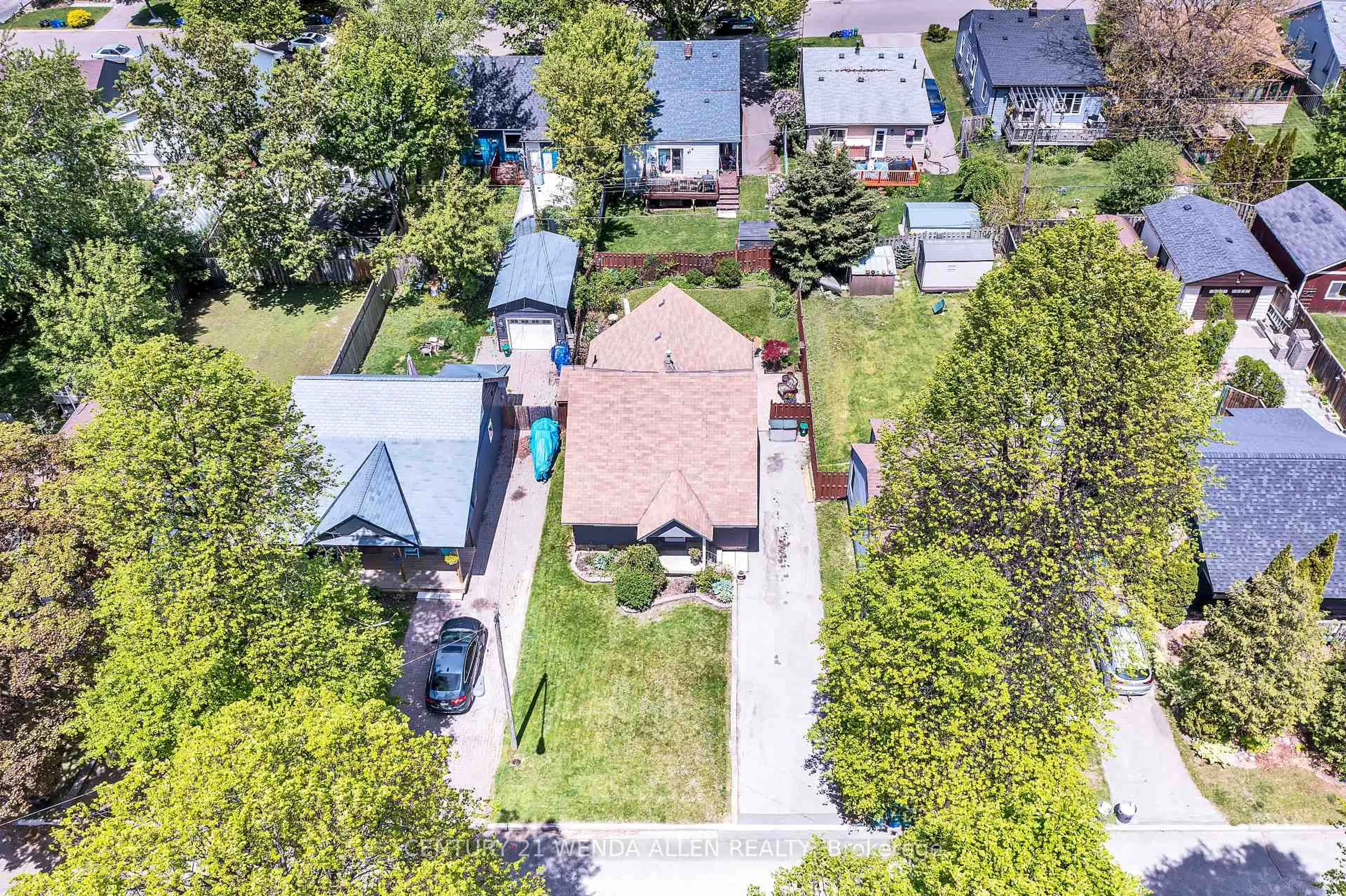 A pic from outside/outdoor area/front of a property/back of a property/a pic from drone, street for 18 George St, Ajax Ontario L1S 1S5