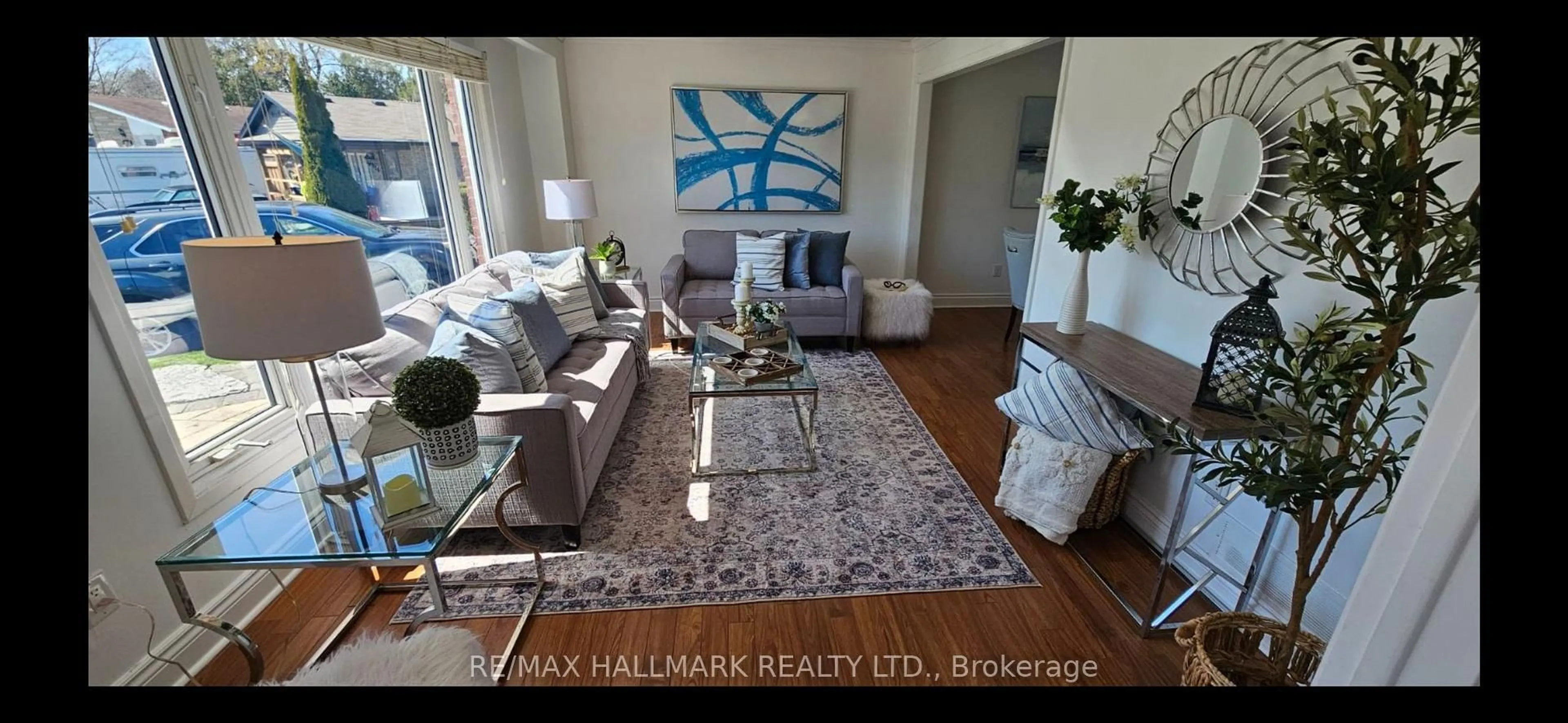 Living room with furniture, wood/laminate floor for 926 Ivy Crt, Oshawa Ontario L1H 1S4