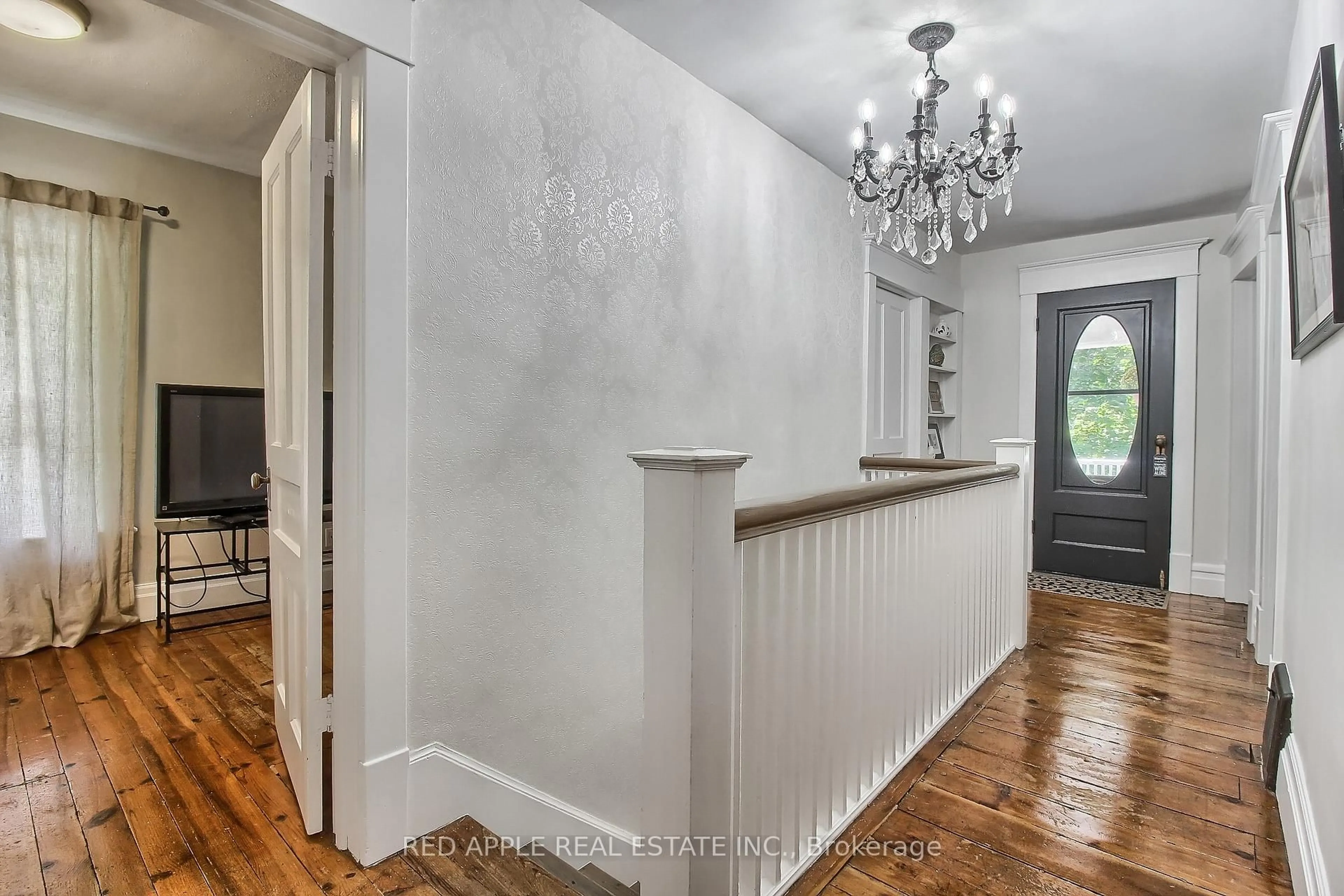 Indoor entryway for 440 Whitevale Rd, Pickering Ontario L1X 0J9