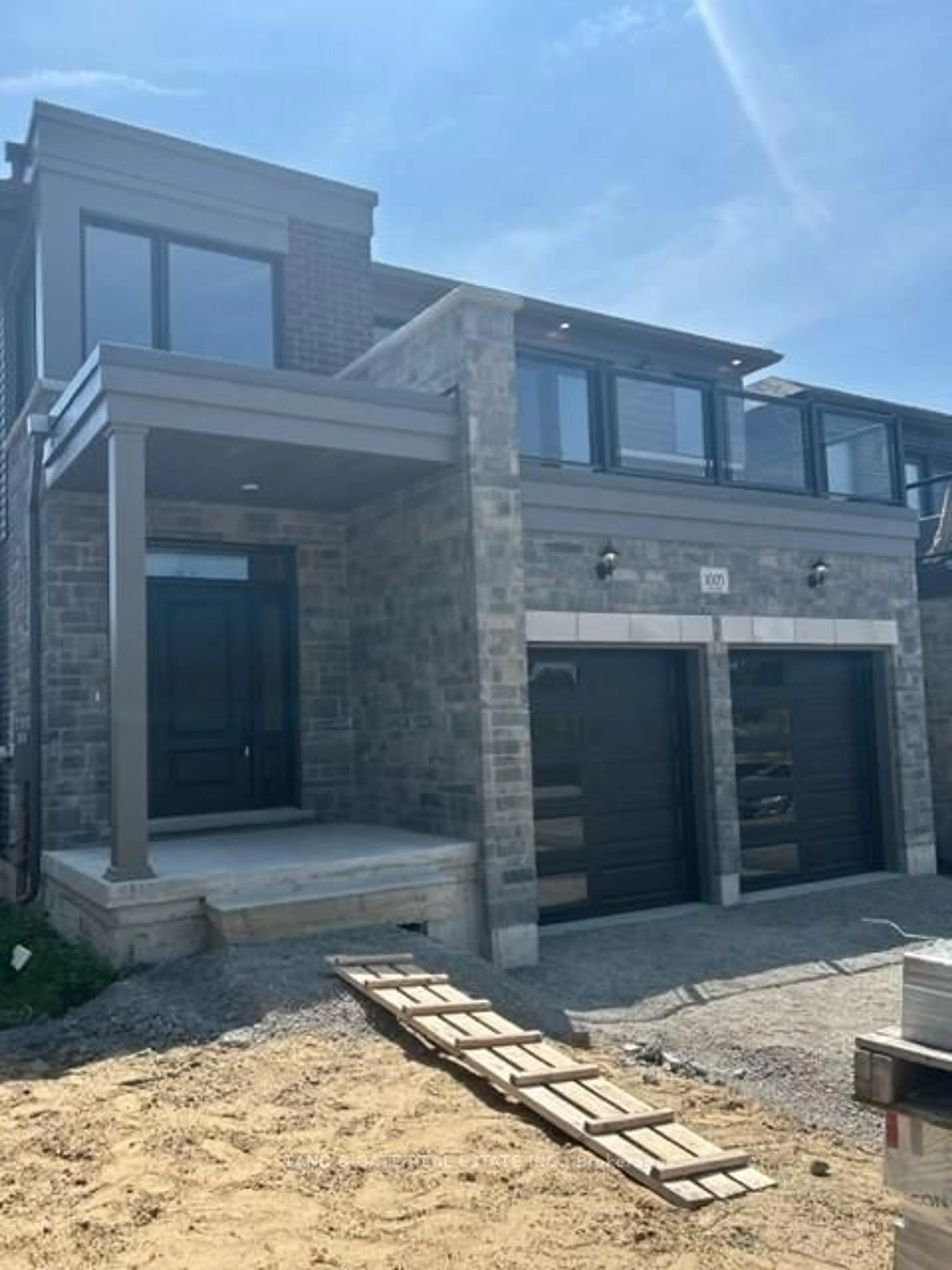 Home with brick exterior material, street for 1005 Queensdale Ave, Oshawa Ontario L1H 1H4