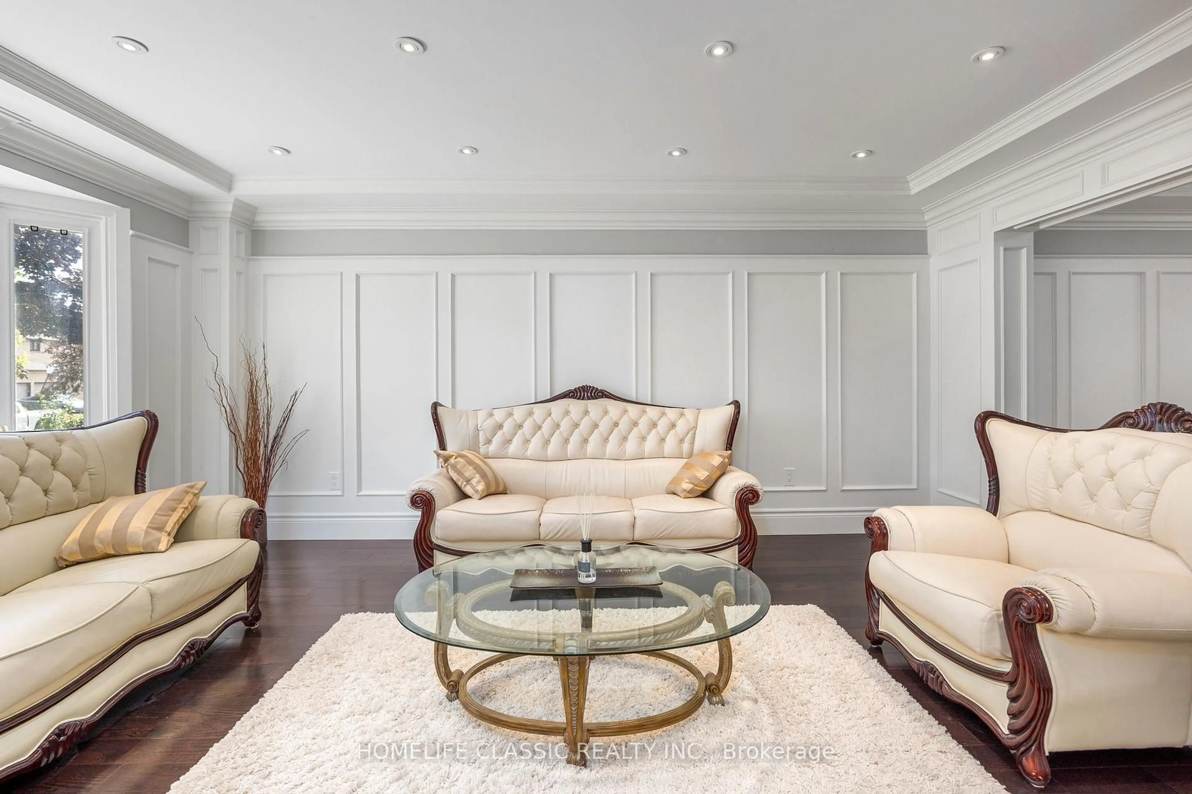Living room with furniture, unknown for 550 Dahlia Cres, Pickering Ontario L1W 3G5