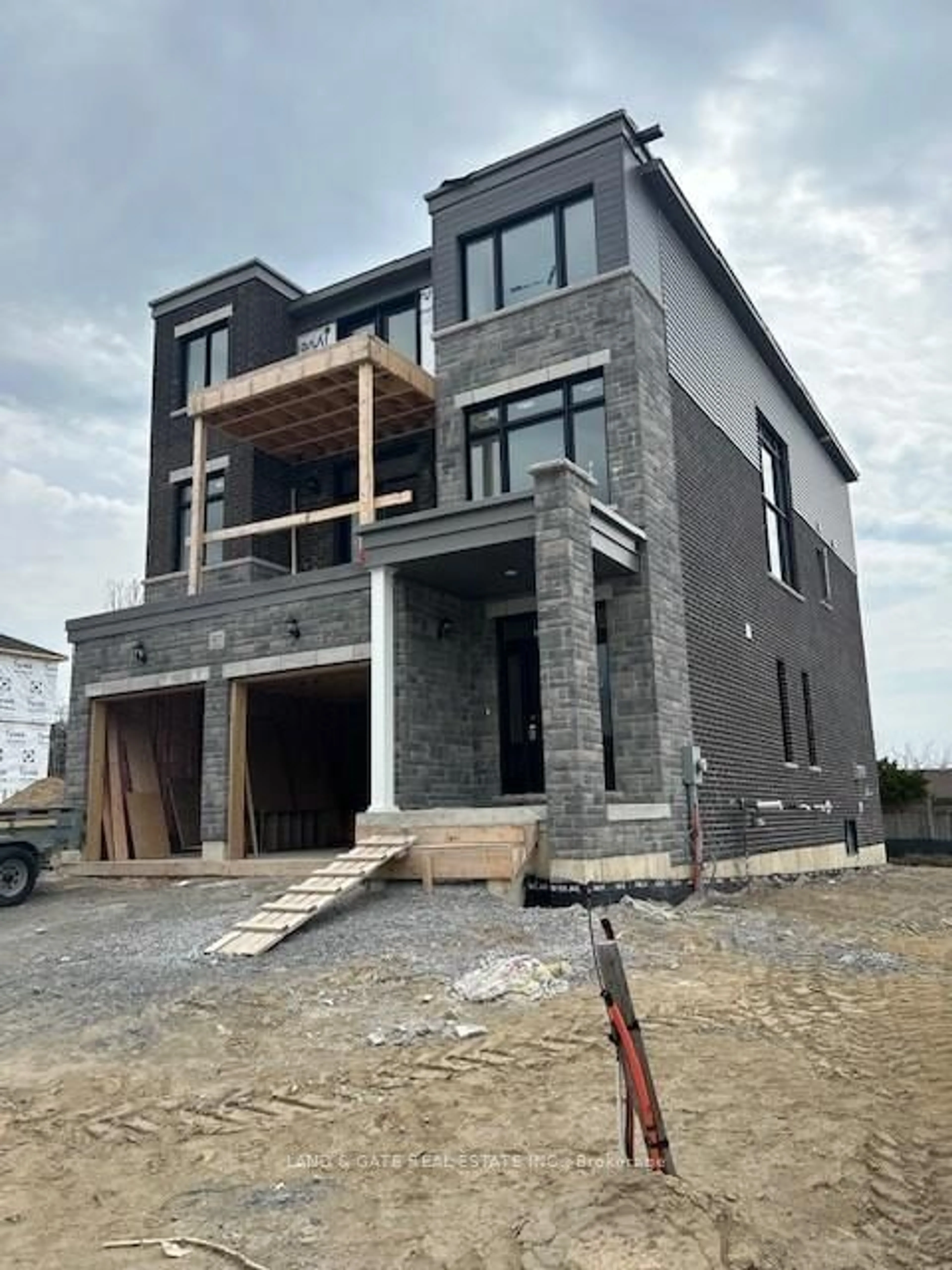 Home with brick exterior material, building for 965 Queensdale Ave, Oshawa Ontario L1H 1H4