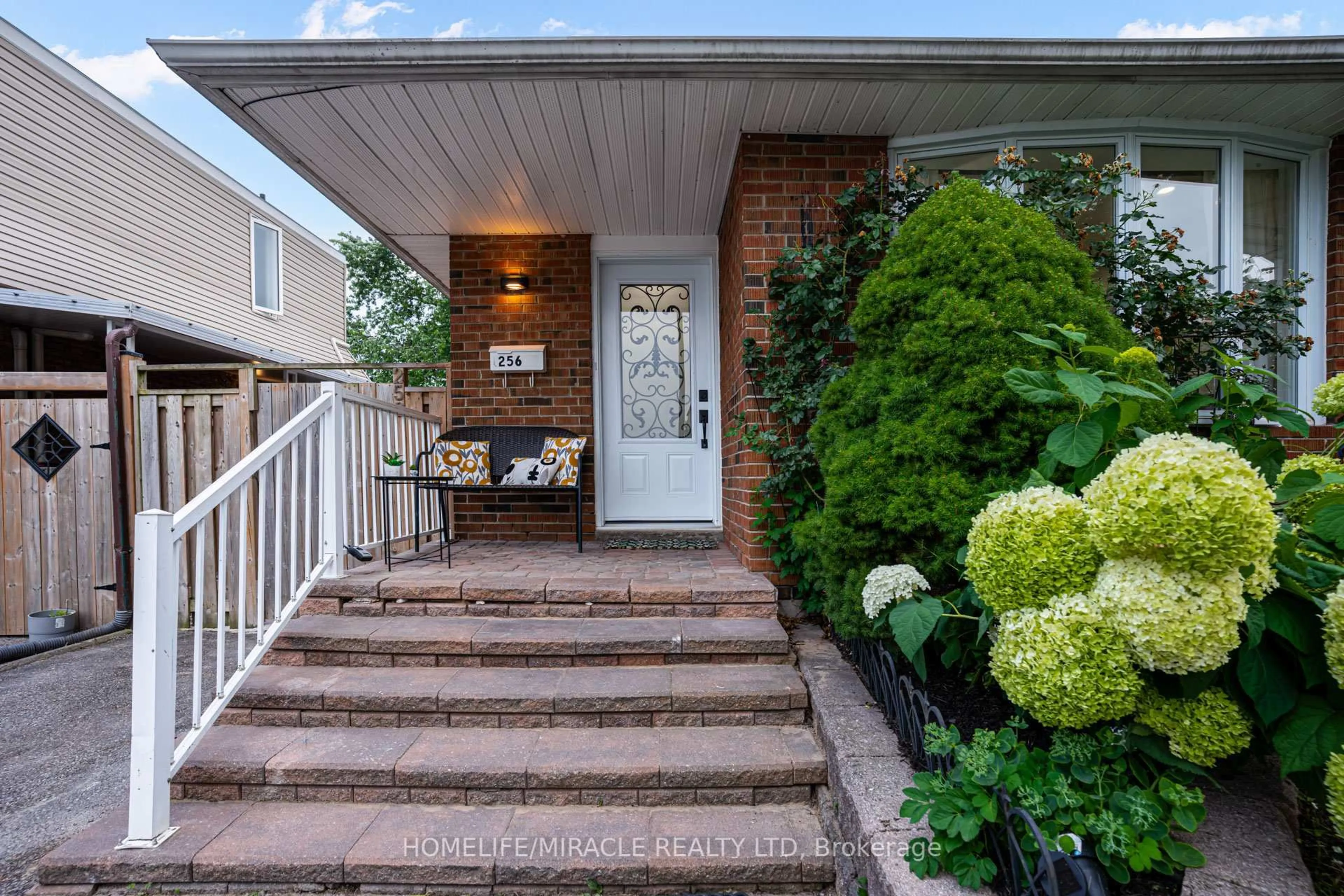Unknown for 256 Kinmount Cres, Oshawa Ontario L1J 3T7