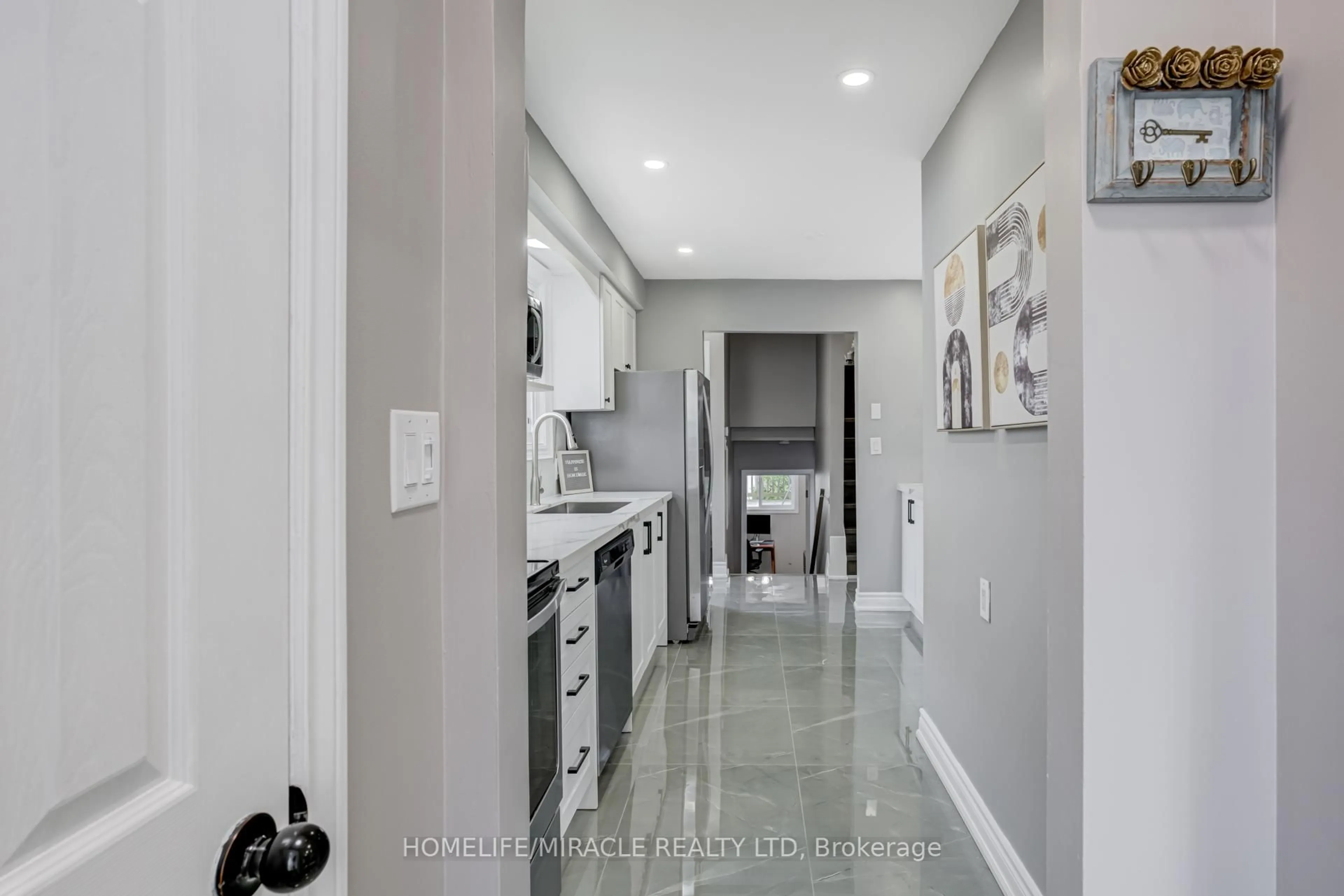 Laundry room for 256 Kinmount Cres, Oshawa Ontario L1J 3T7