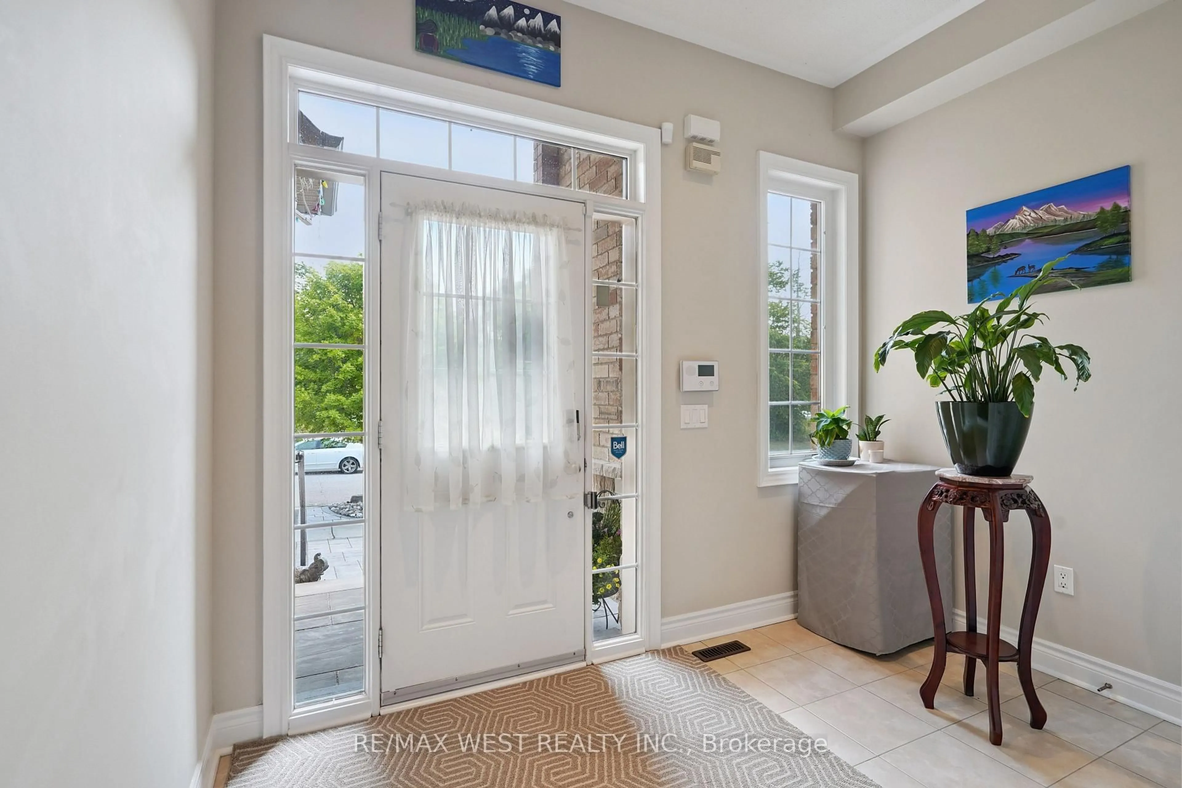 Indoor entryway for 191 Nature Haven Cres, Pickering Ontario L1X 0A5
