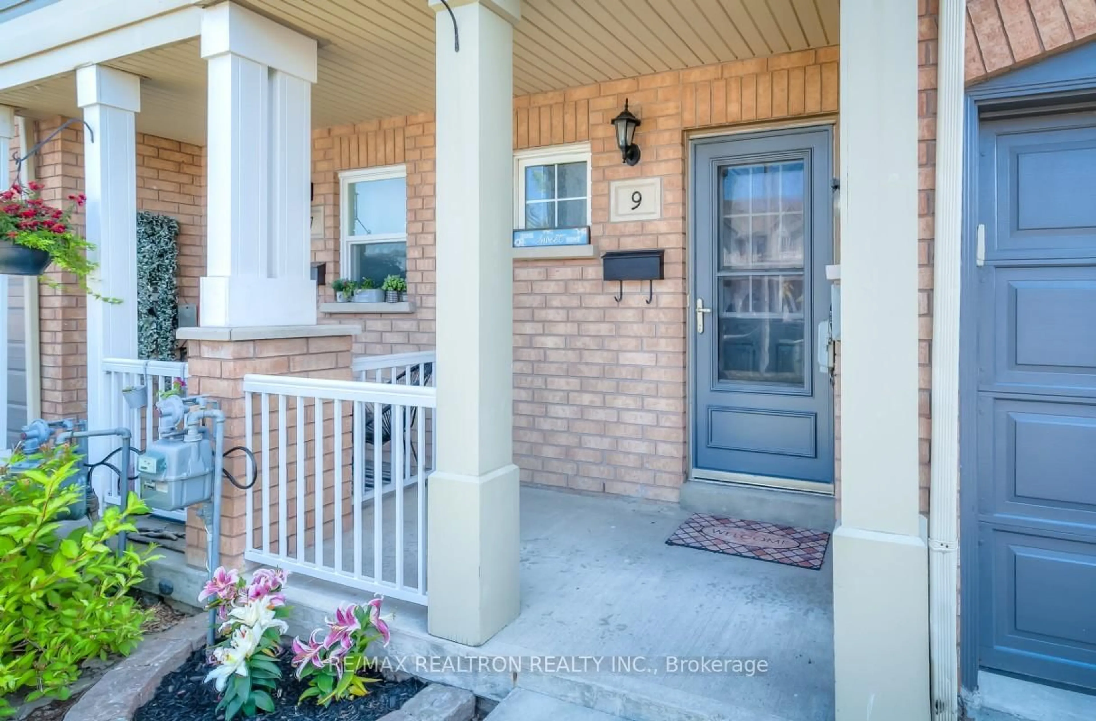 Indoor entryway for 9 Plantation Crt, Whitby Ontario L1P 1R2