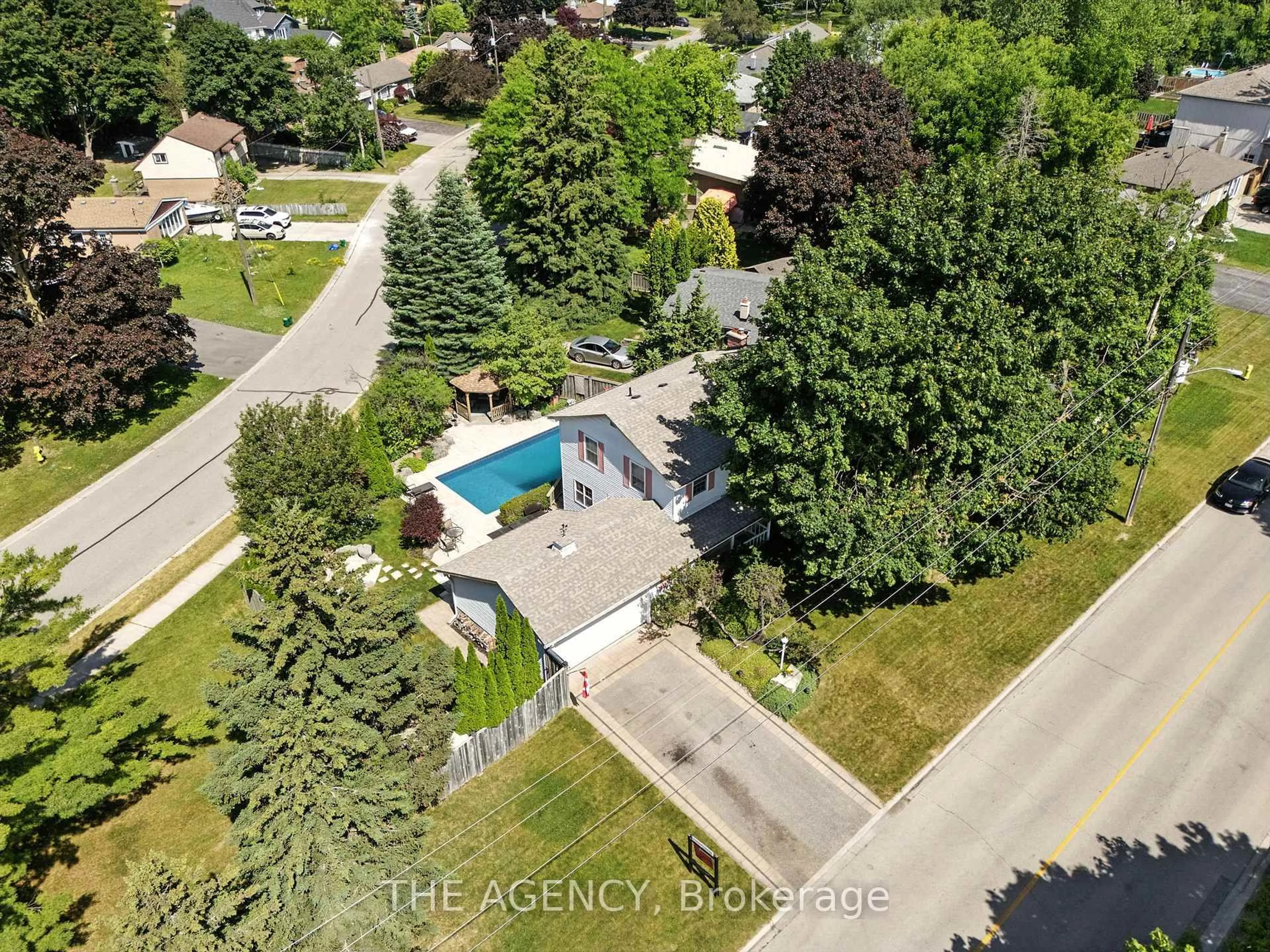 A pic from outside/outdoor area/front of a property/back of a property/a pic from drone, street for 86 Mill St, Ajax Ontario L1S 6K6
