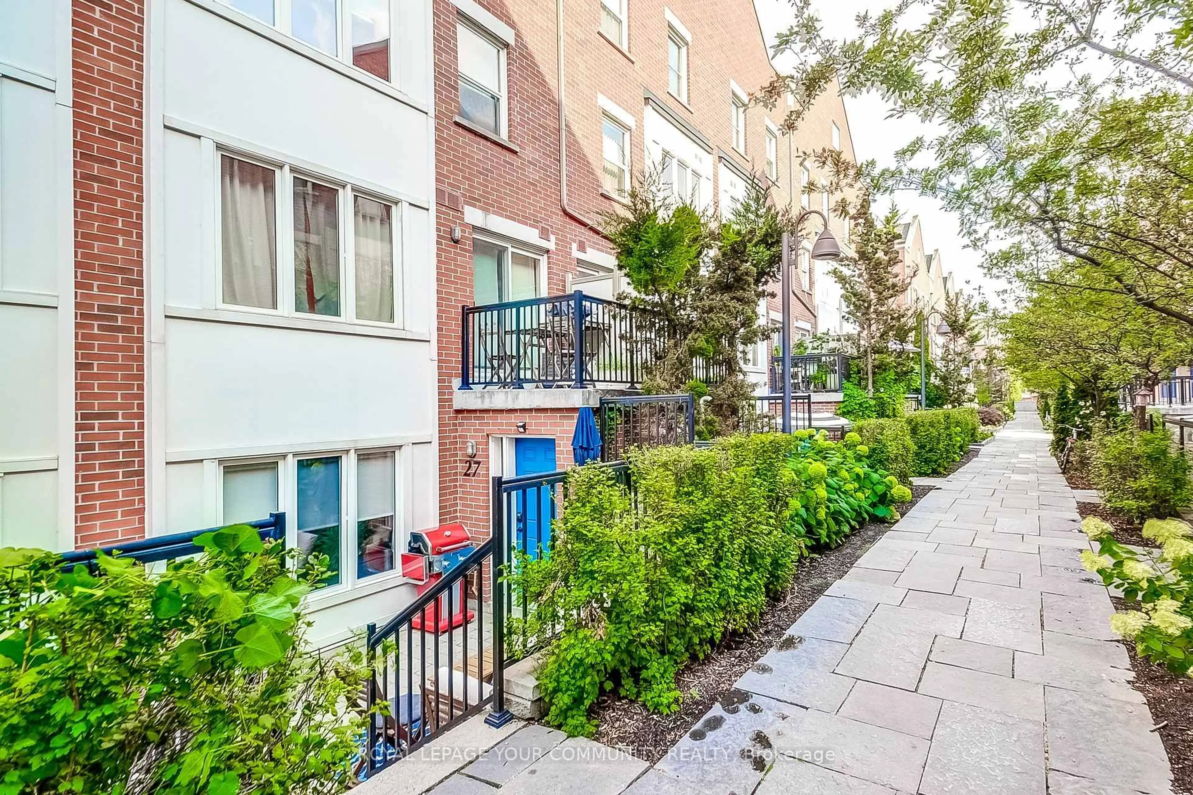 Unknown for 27 Florence Wyle Lane, Toronto Ontario M4M 3E9