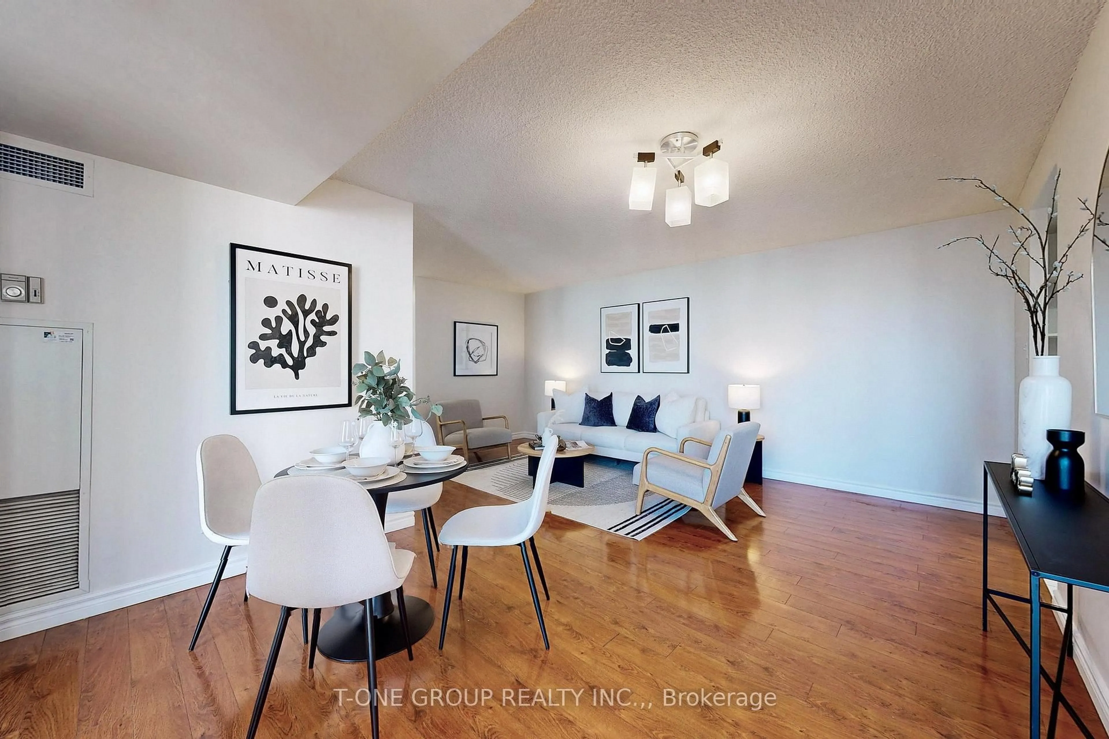 Unknown for 2550 Lawrence Ave #808, Toronto Ontario M1P 2E7