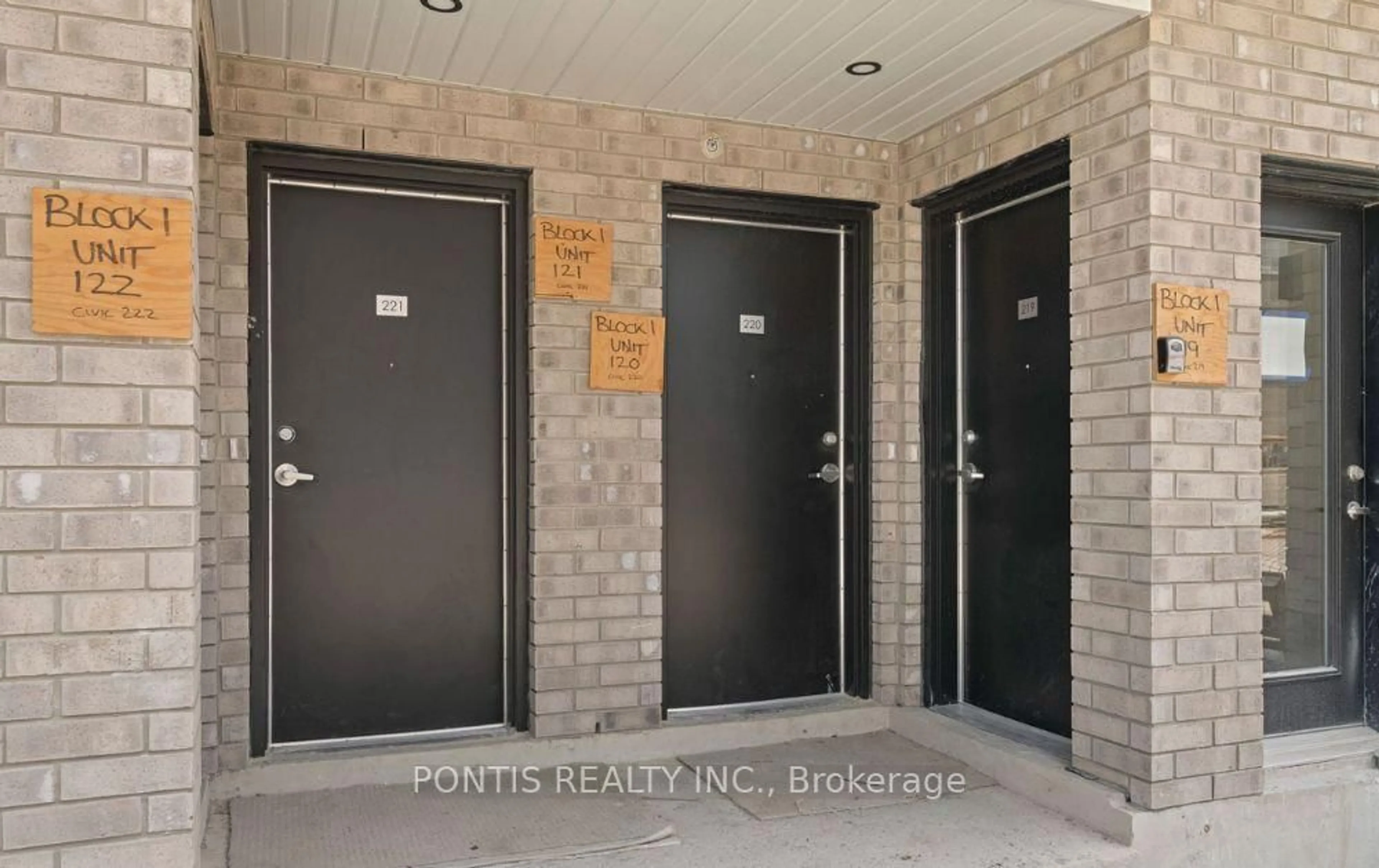 Indoor entryway for 1695 Dersan St #120, Pickering Ontario L1V 2P8