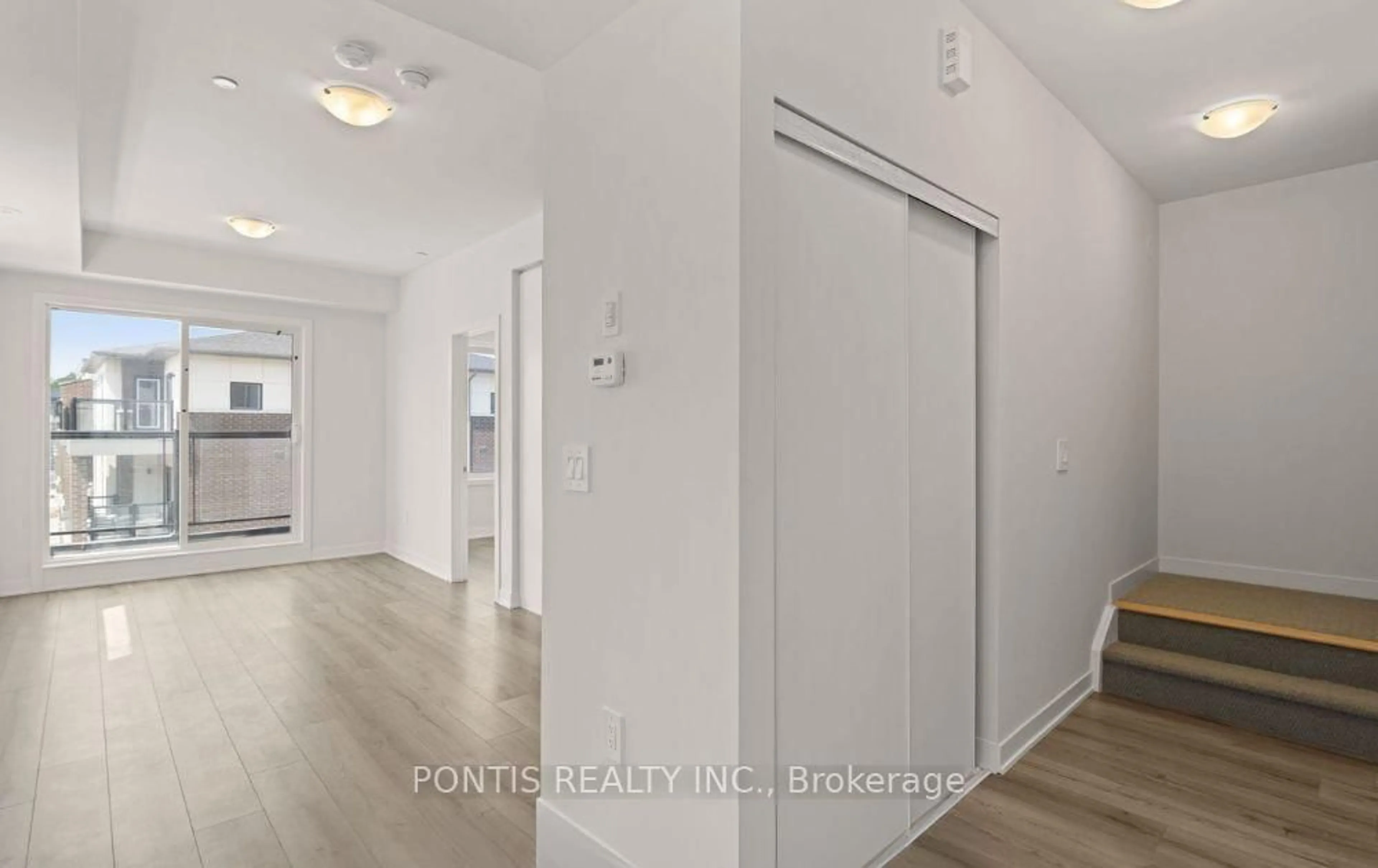 Indoor entryway for 1695 Dersan St #120, Pickering Ontario L1V 2P8
