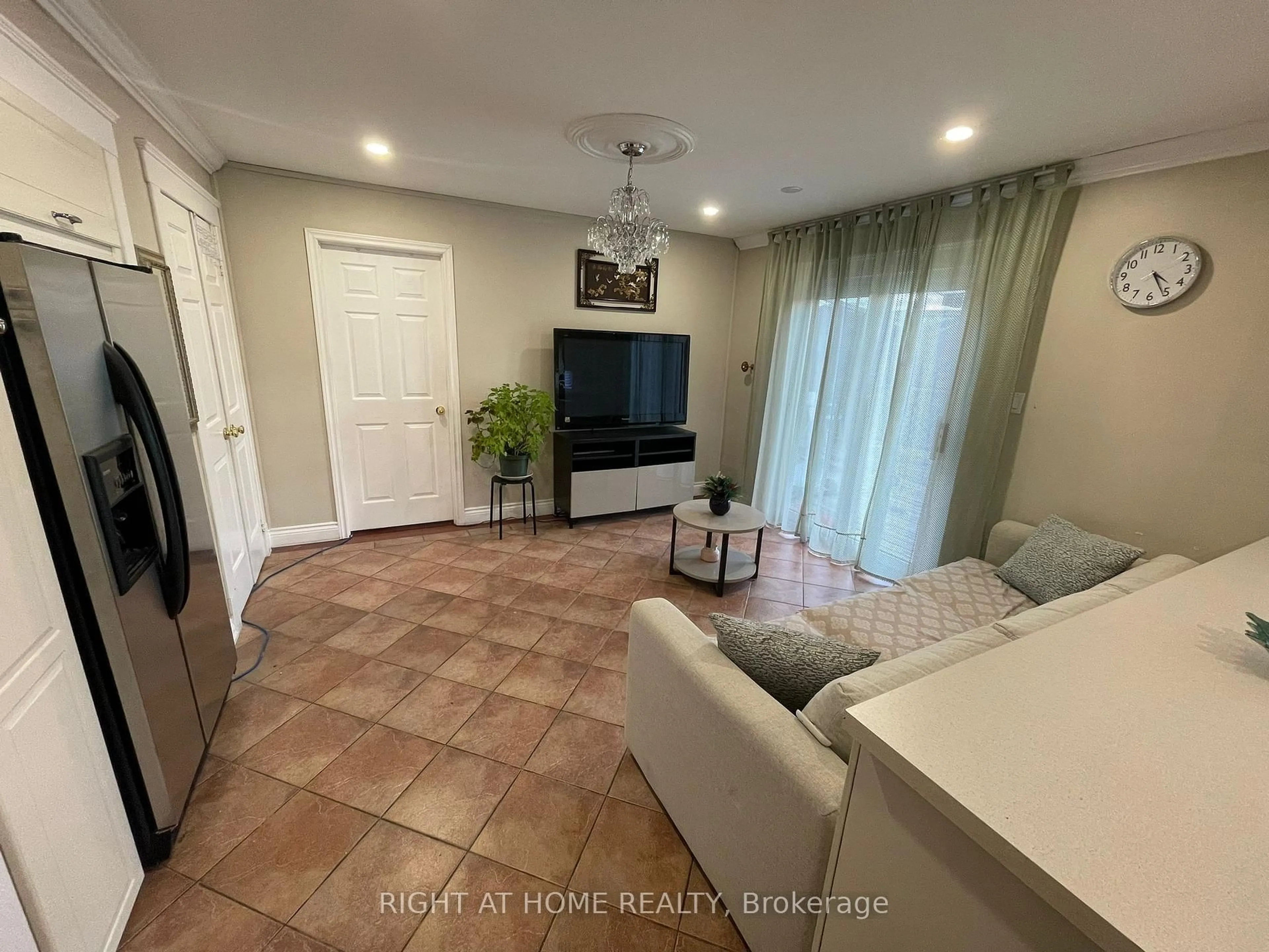 Unknown for 1627 Middleton St, Pickering Ontario L1X 2L5