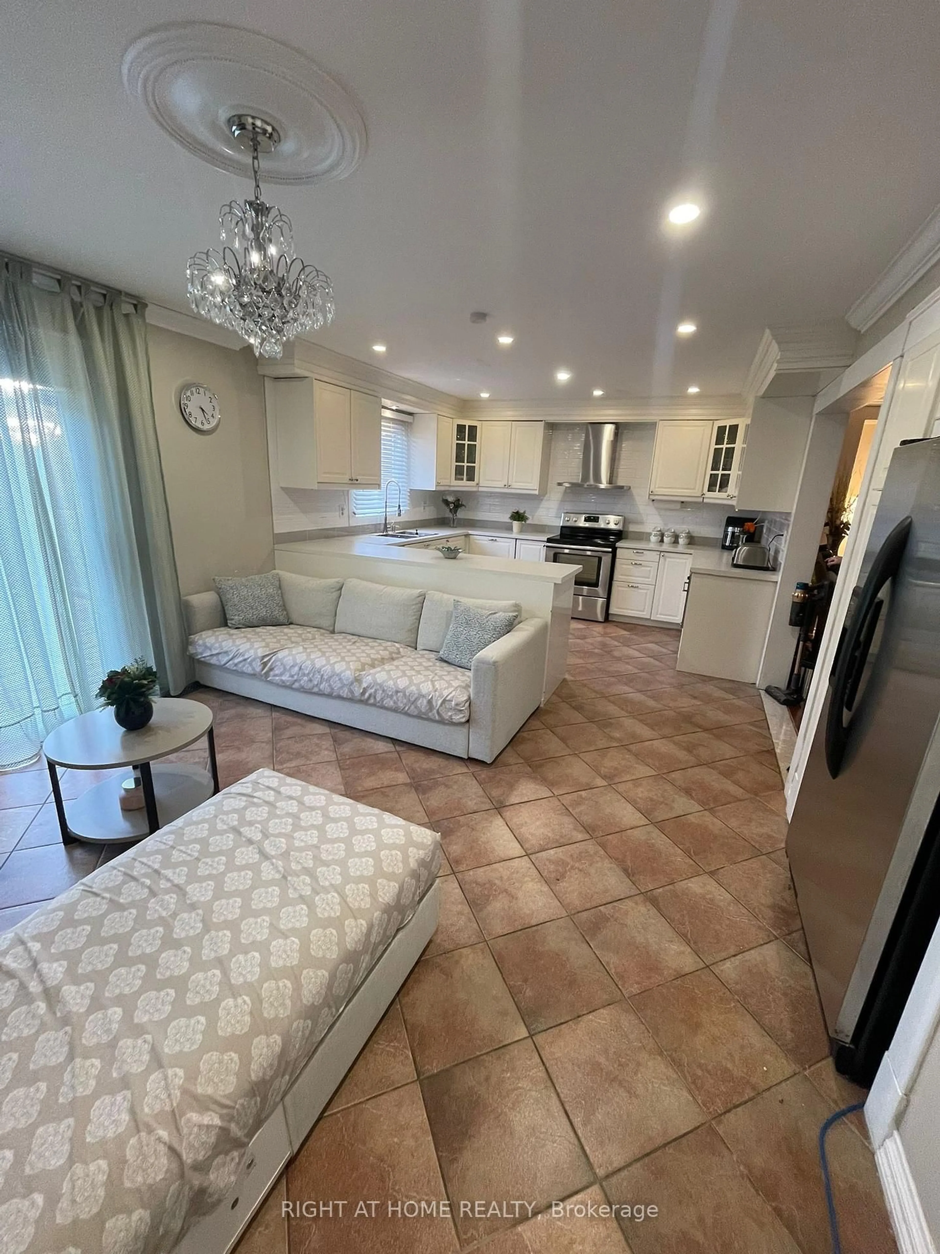 Unknown for 1627 Middleton St, Pickering Ontario L1X 2L5