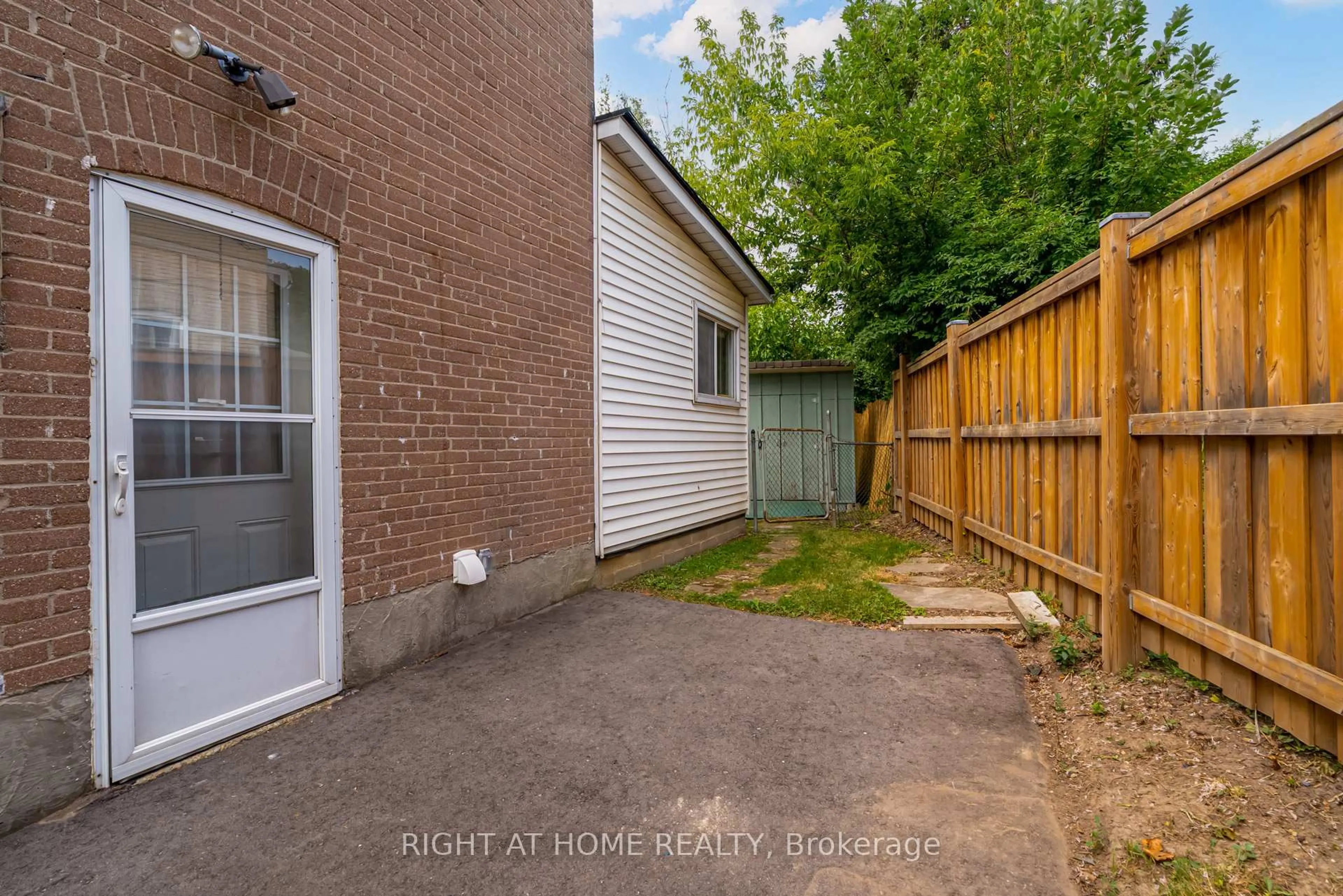 Patio, street for 58 Anaconda Ave, Toronto Ontario M1L 4M2