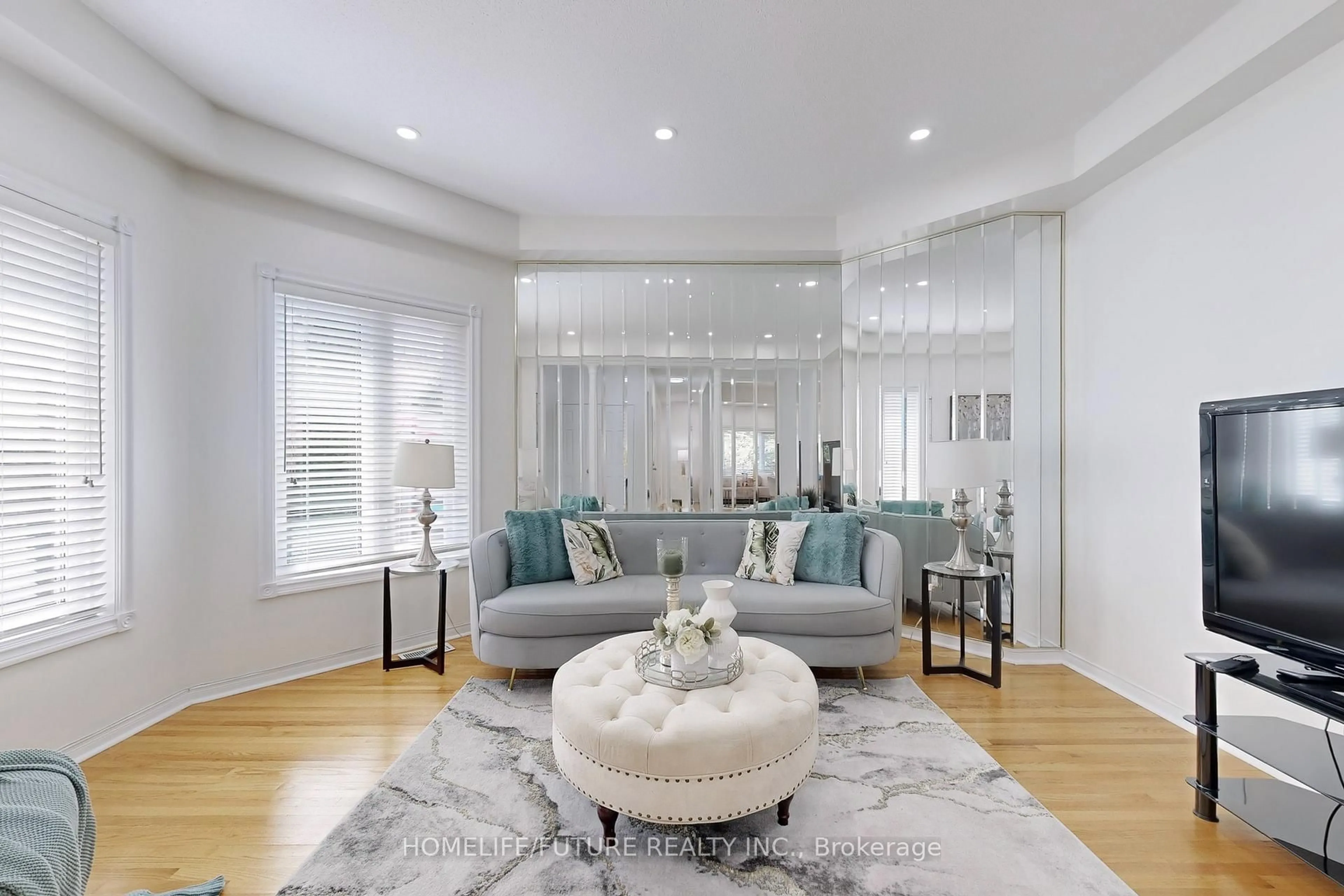 Living room with furniture, unknown for 1595 Deerhurst Crt, Pickering Ontario L1V 6Y7