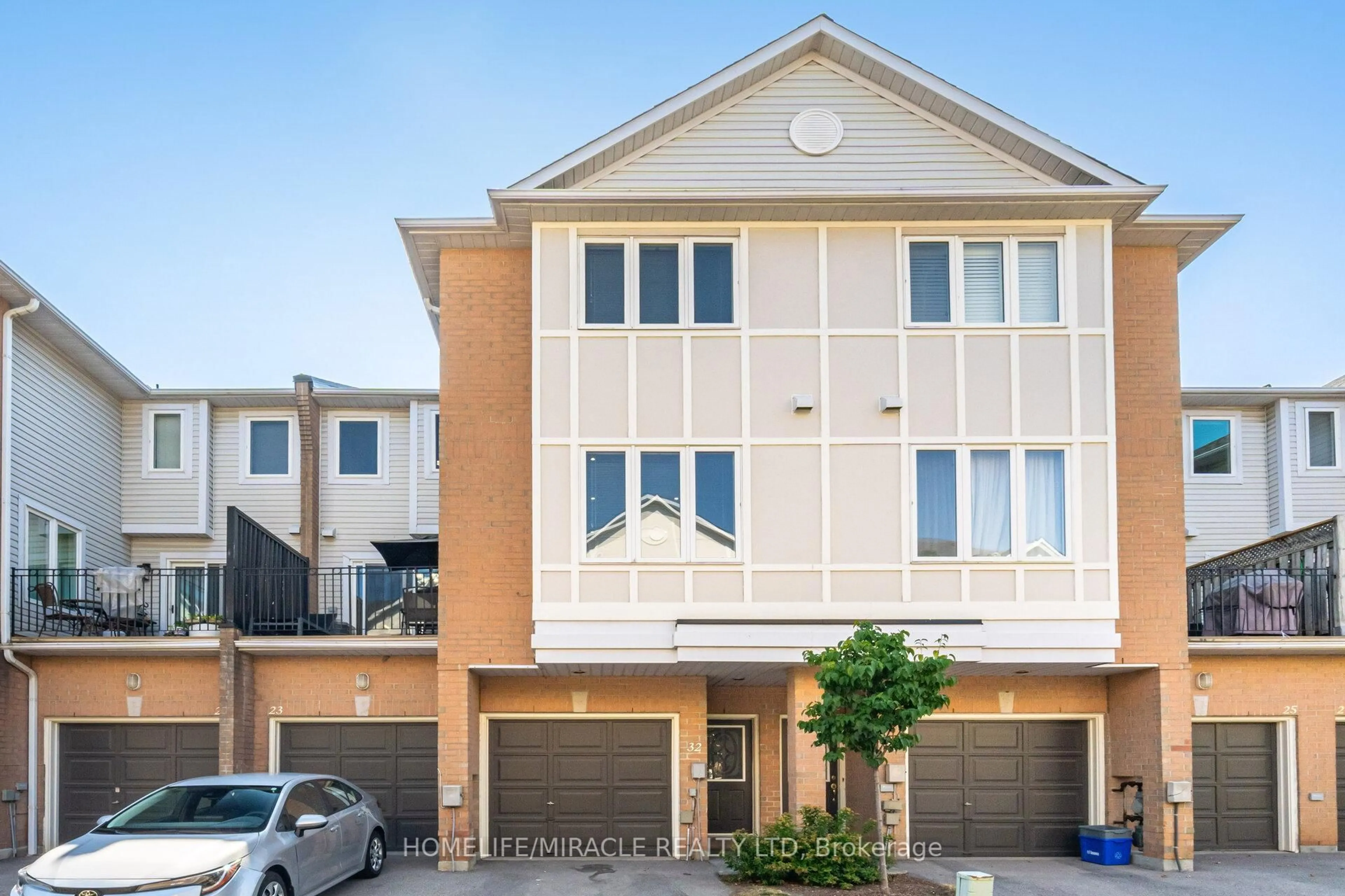 A pic from outside/outdoor area/front of a property/back of a property/a pic from drone, street for 83 Mondeo Dr #32, Toronto Ontario M1P 5B6