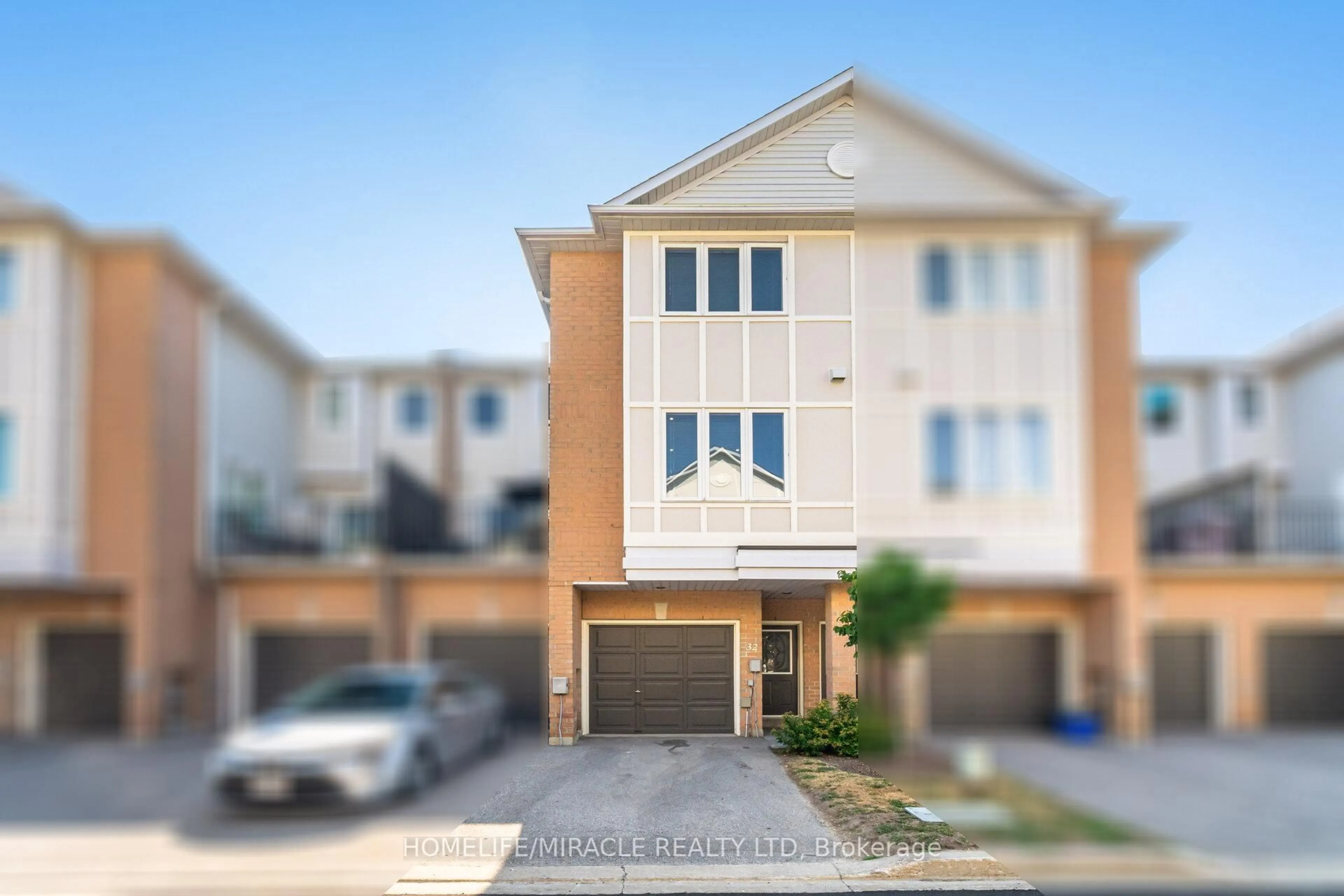 Home with vinyl exterior material, street for 83 Mondeo Dr #32, Toronto Ontario M1P 5B6
