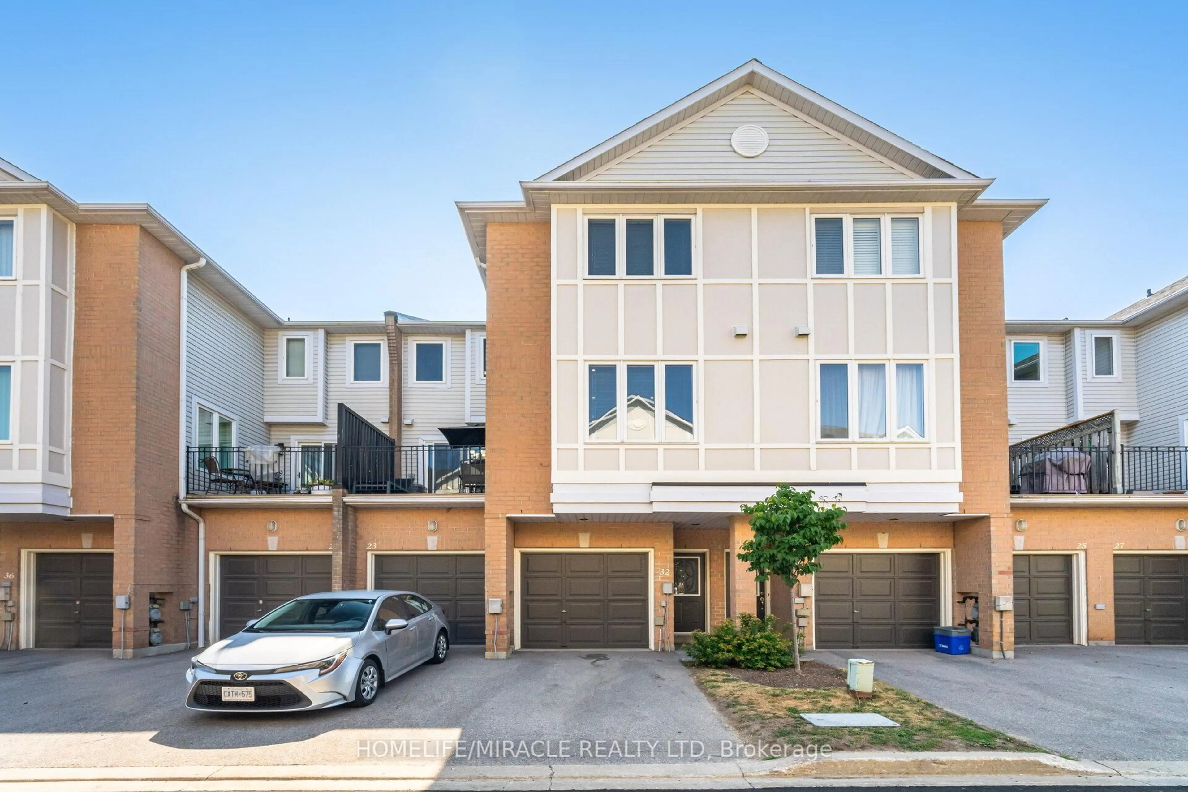 A pic from outside/outdoor area/front of a property/back of a property/a pic from drone, street for 83 Mondeo Dr #32, Toronto Ontario M1P 5B6