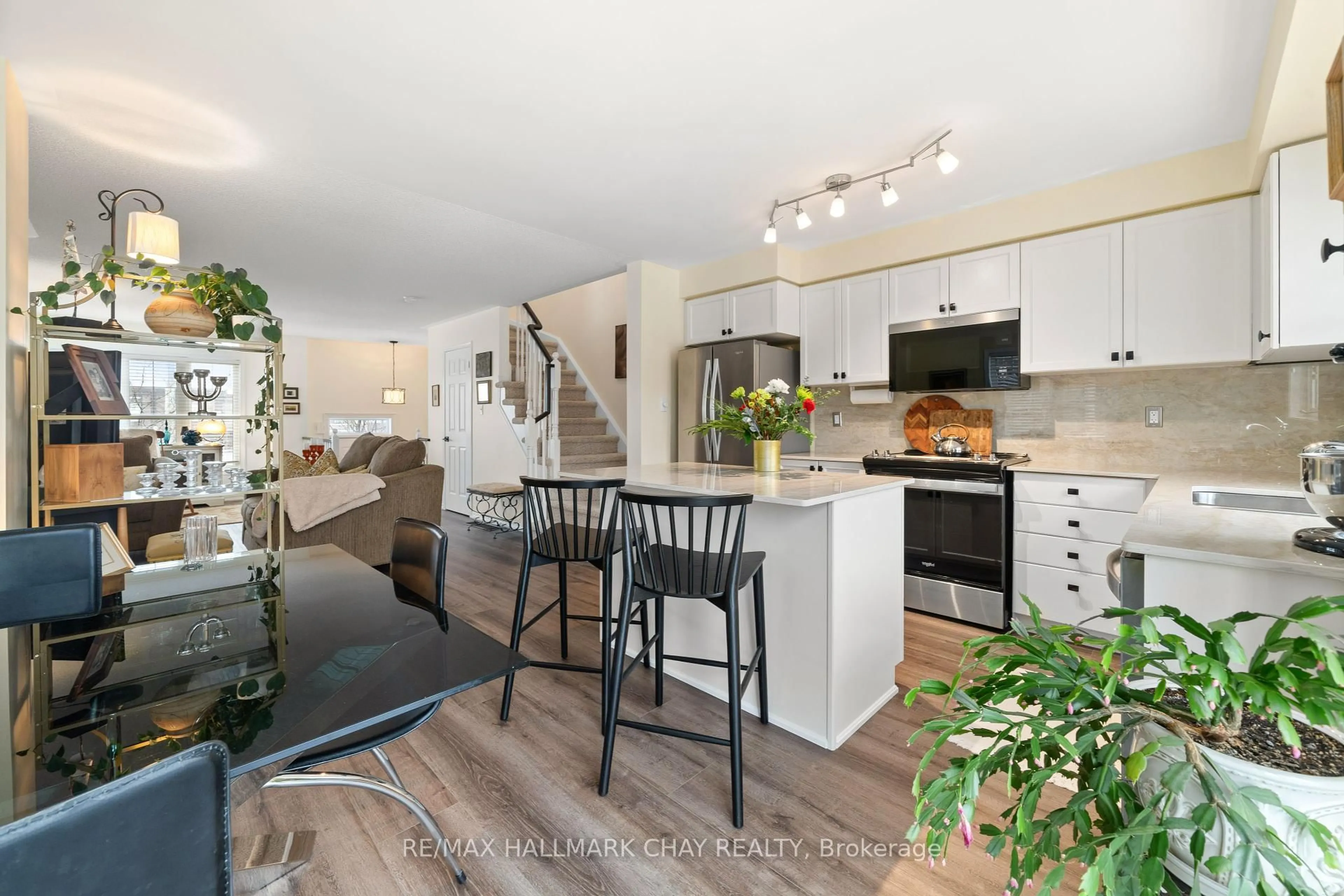 Open concept kitchen, unknown for 571 Longworth Ave #13, Clarington Ontario L1C 0H3