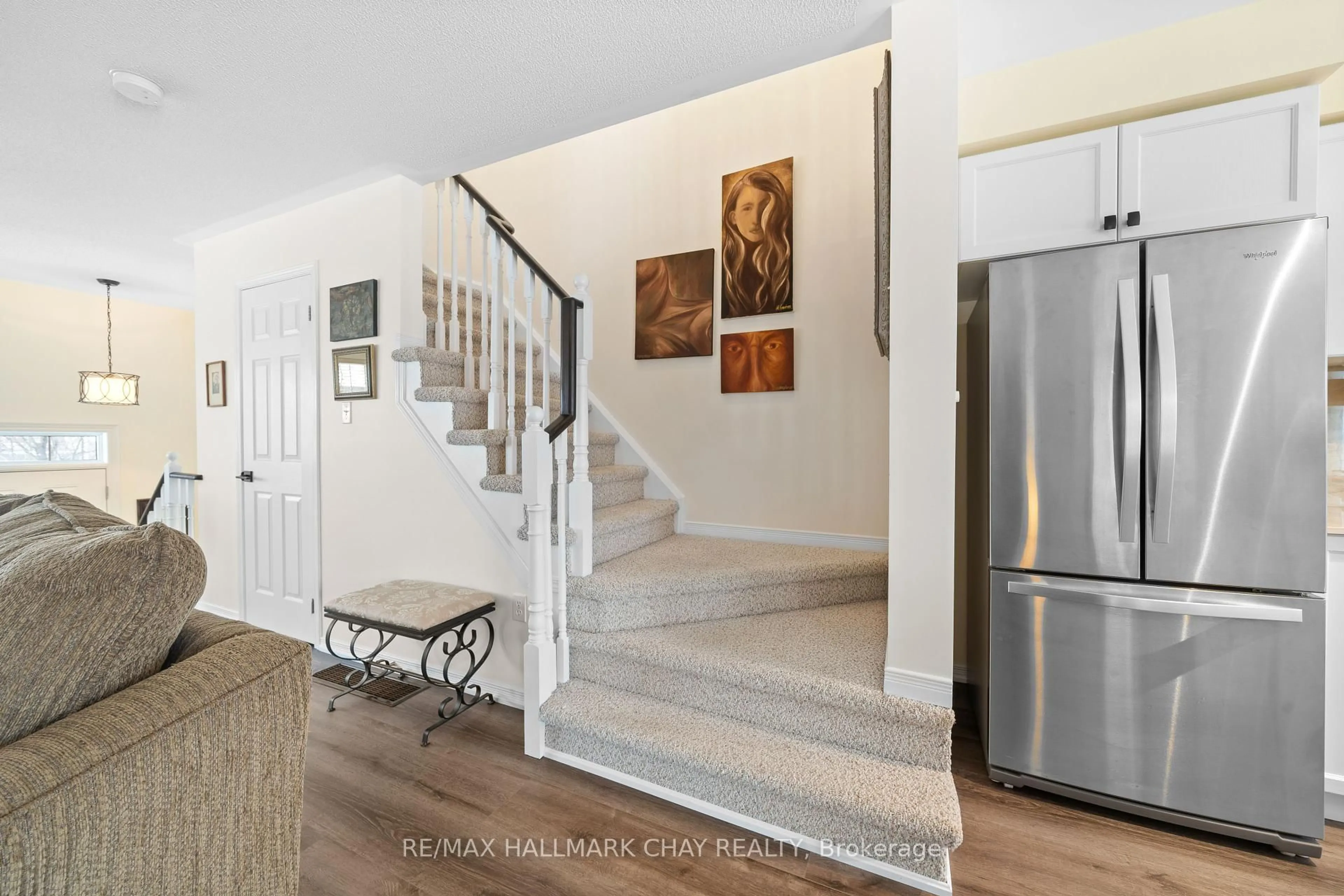 Indoor entryway for 571 Longworth Ave #13, Clarington Ontario L1C 0H3