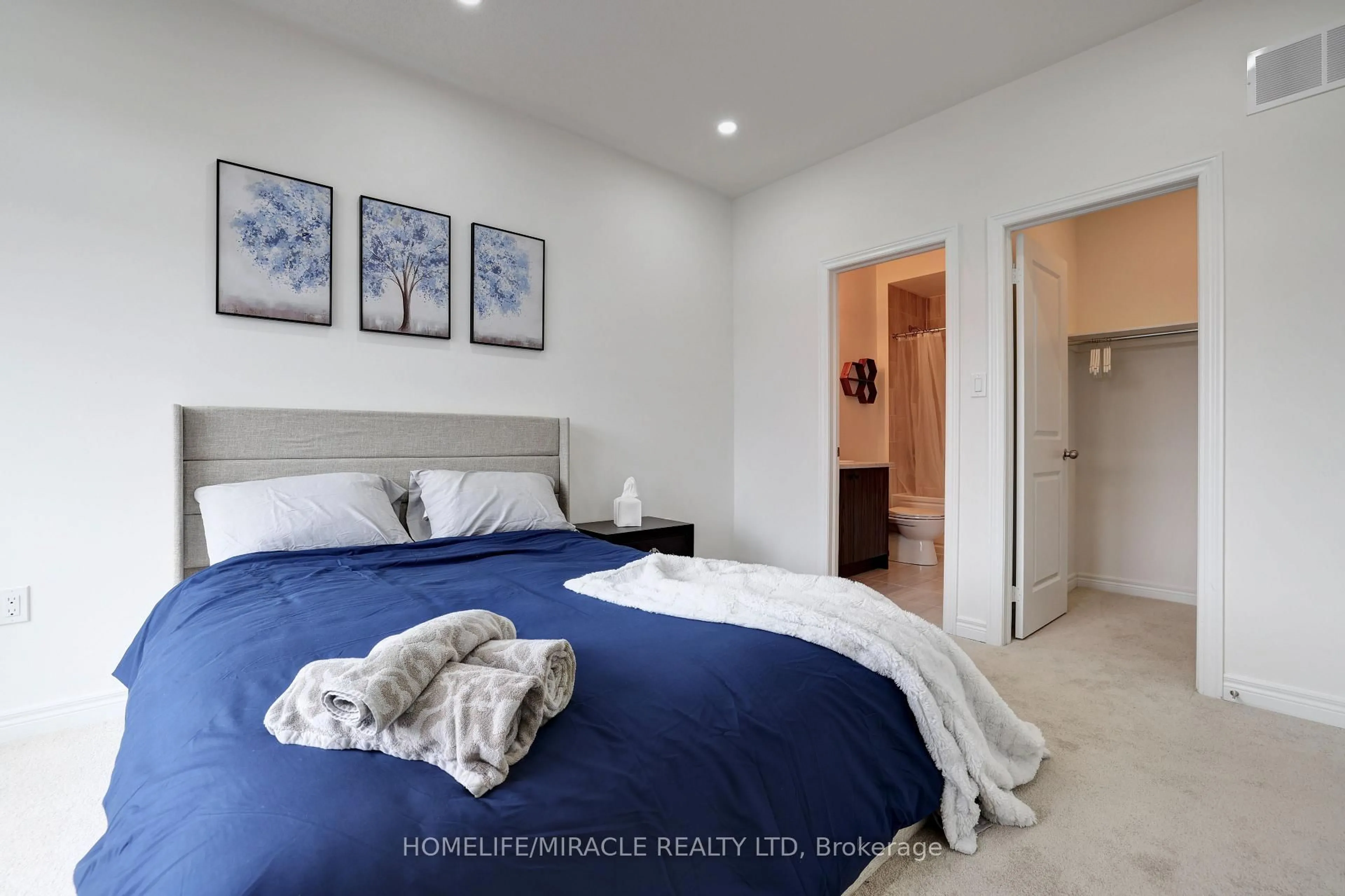 A pic of a room for 424 Salem Rd, Ajax Ontario L1S 0H2