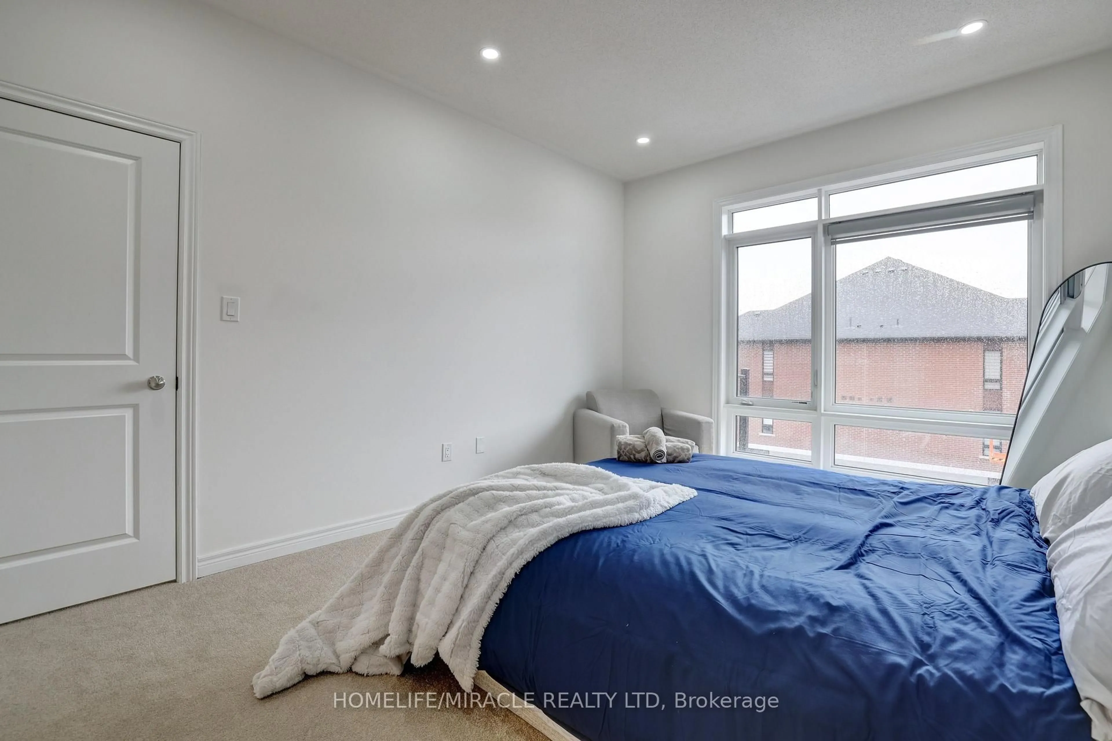 A pic of a room for 424 Salem Rd, Ajax Ontario L1S 0H2
