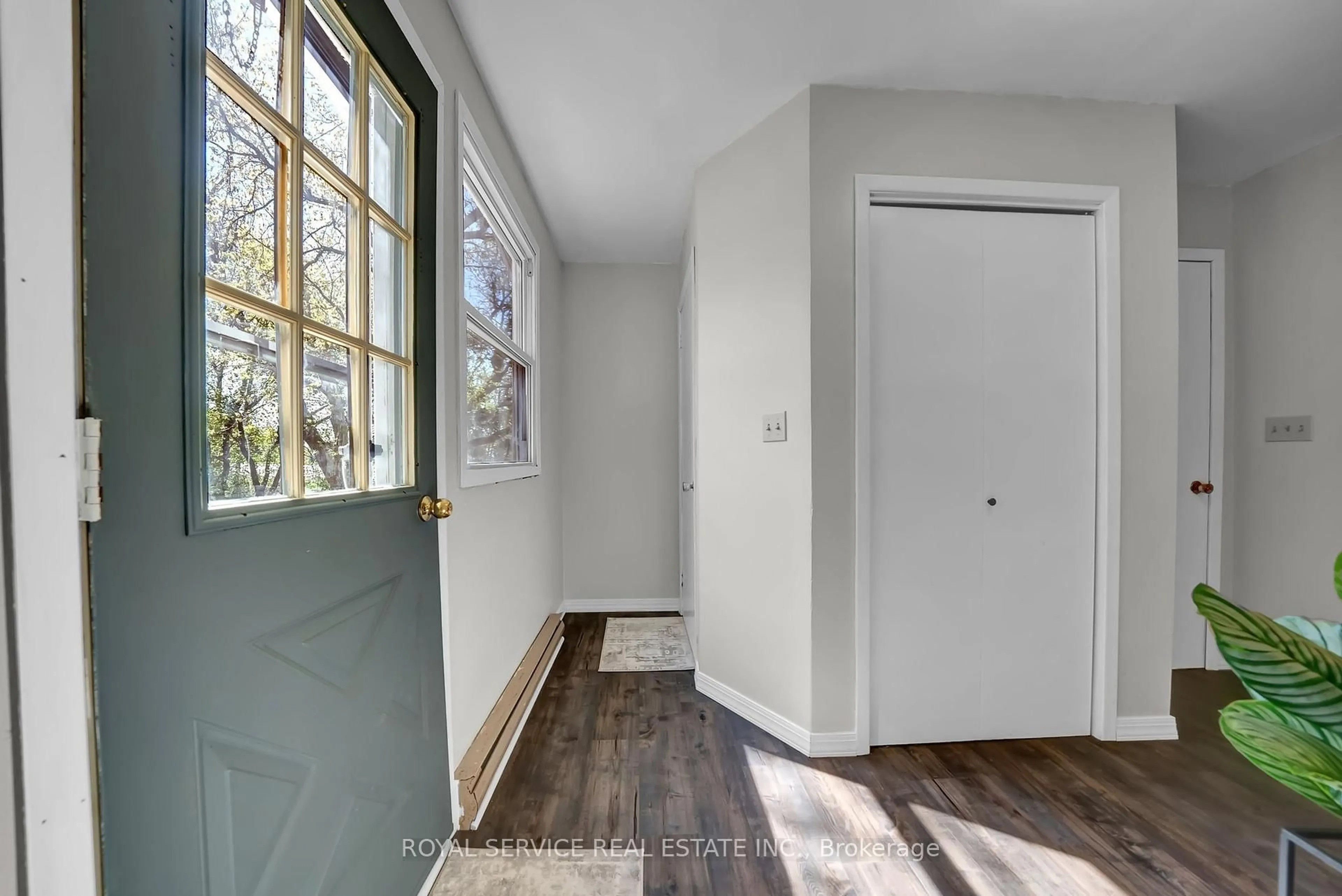 Indoor entryway for 1287 Morgans Rd, Clarington Ontario L1B 1L9