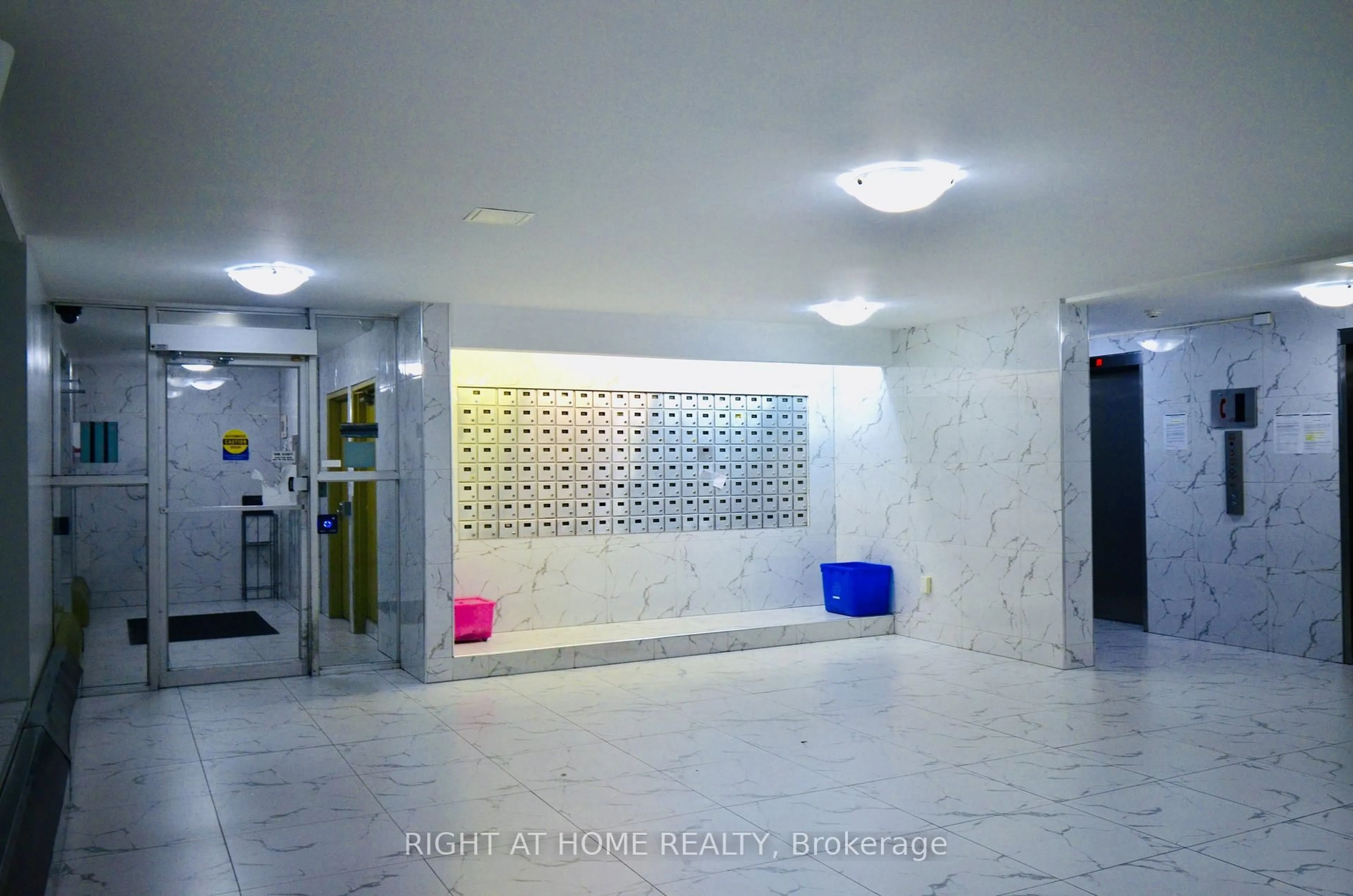Lobby for 100 Dundalk Dr #216, Toronto Ontario M1P 4V2