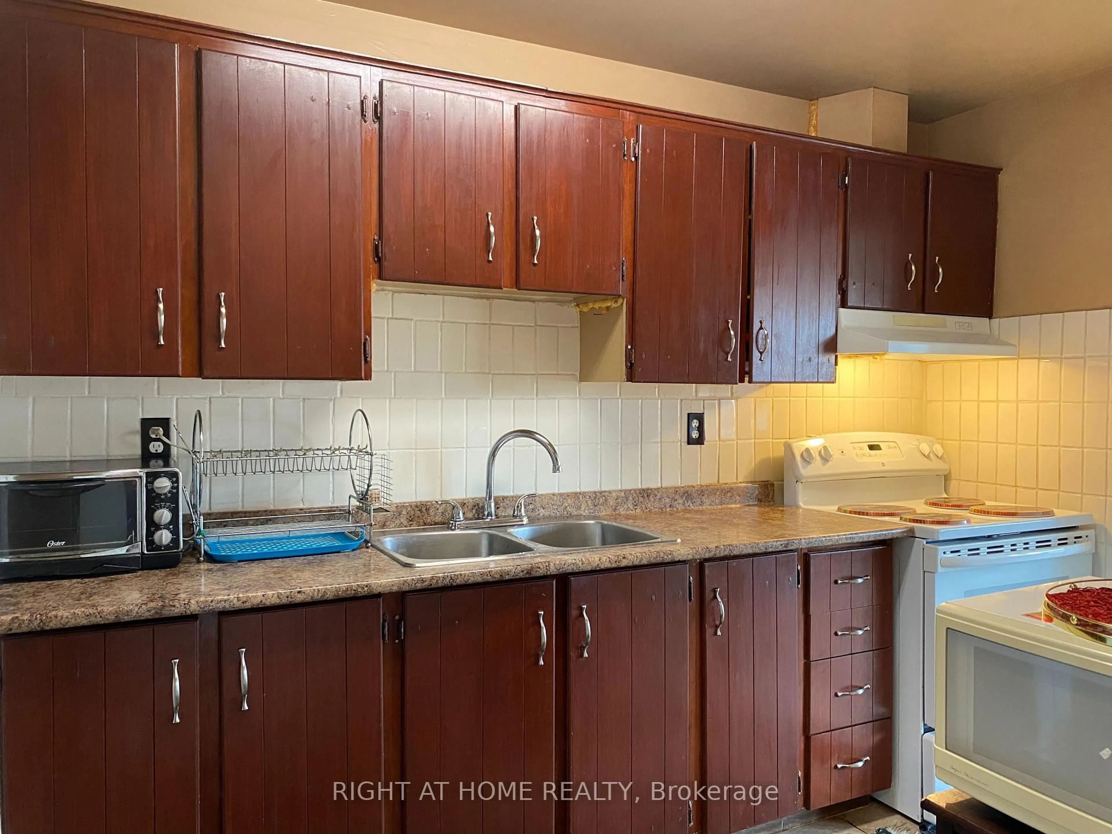 Standard kitchen, unknown for 4060 Lawrence Ave #505, Toronto Ontario M1E 4V4