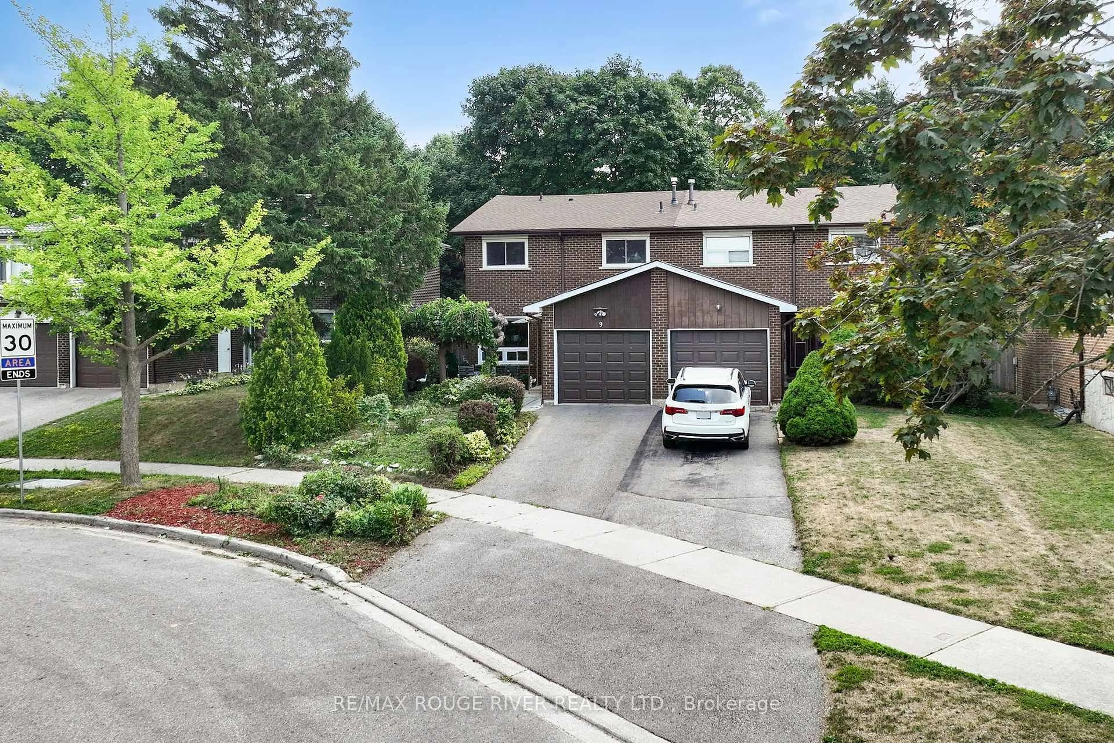 A pic from outside/outdoor area/front of a property/back of a property/a pic from drone, street for 9 Comrie Terr, Toronto Ontario M1M 3T1