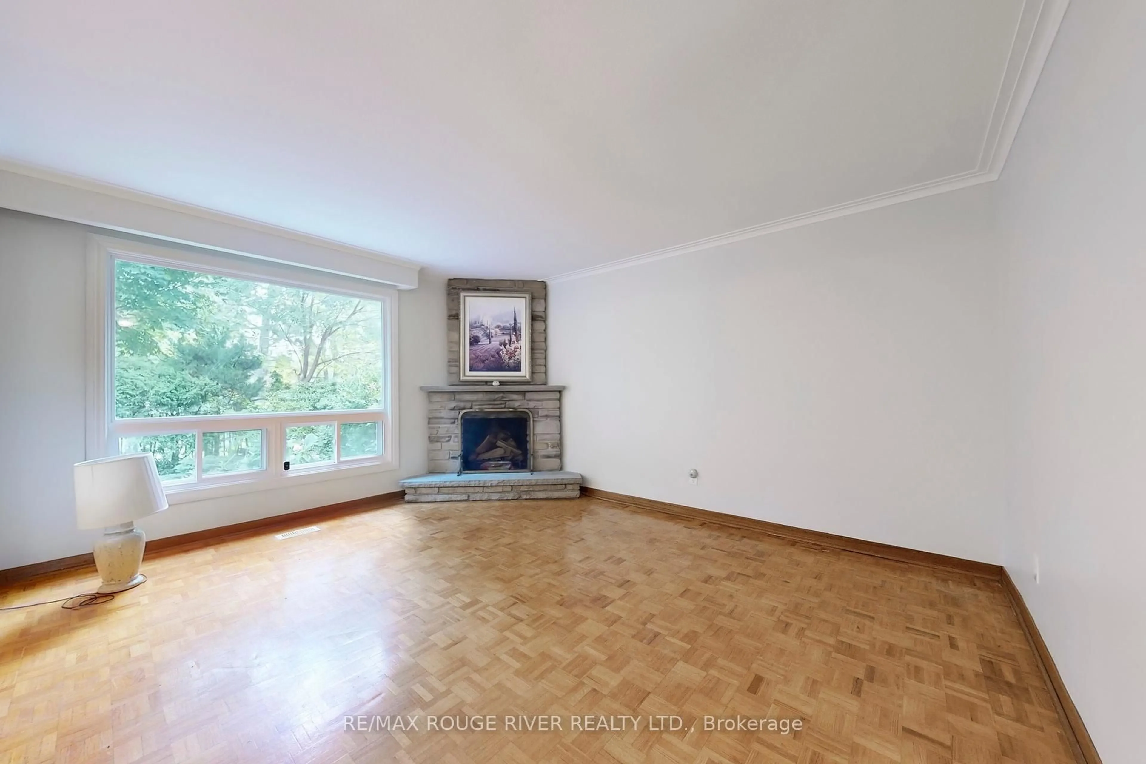 A pic of a room for 9 Comrie Terr, Toronto Ontario M1M 3T1
