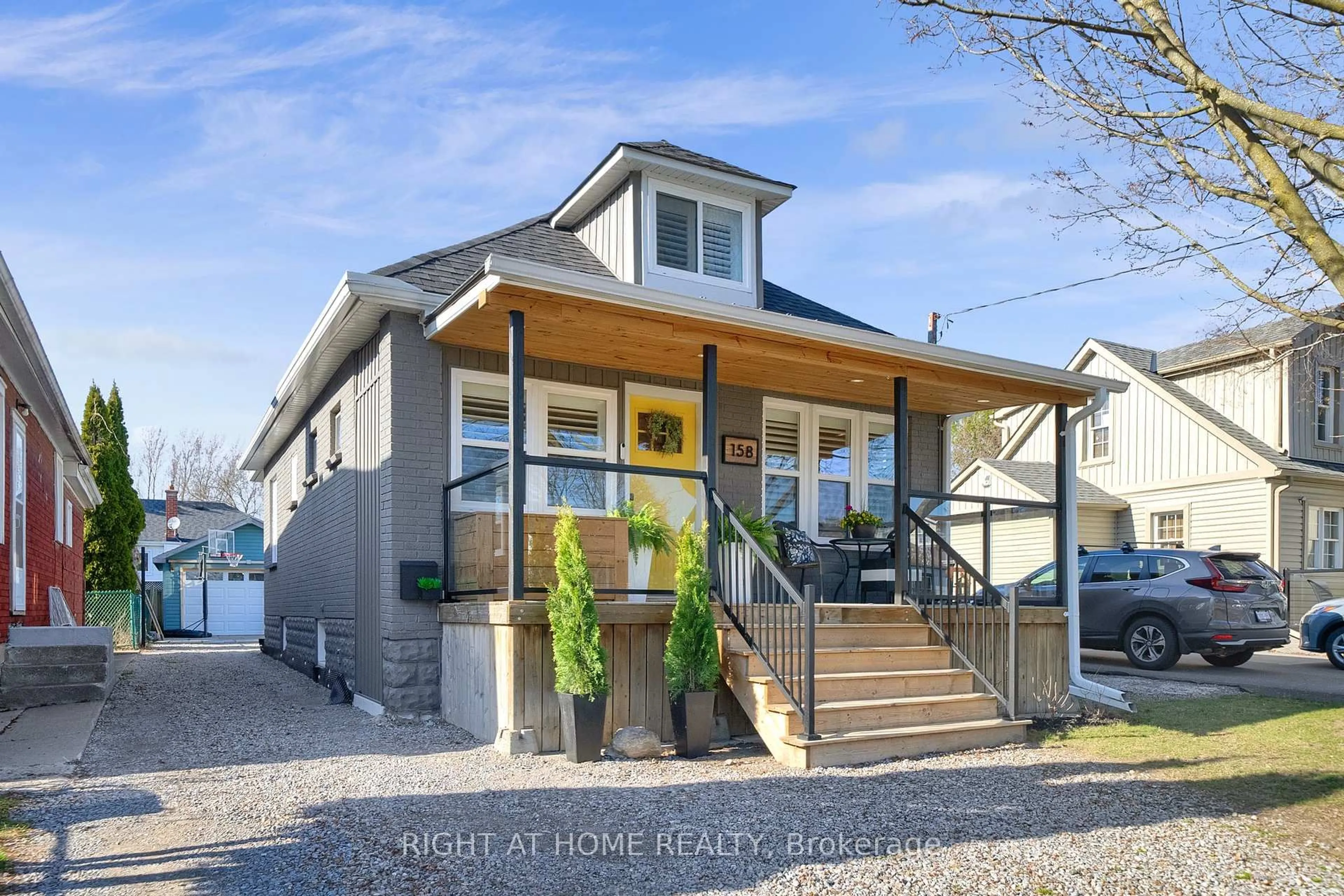 Home with vinyl exterior material, street for 158 Stacey Ave, Oshawa Ontario L1H 2J3