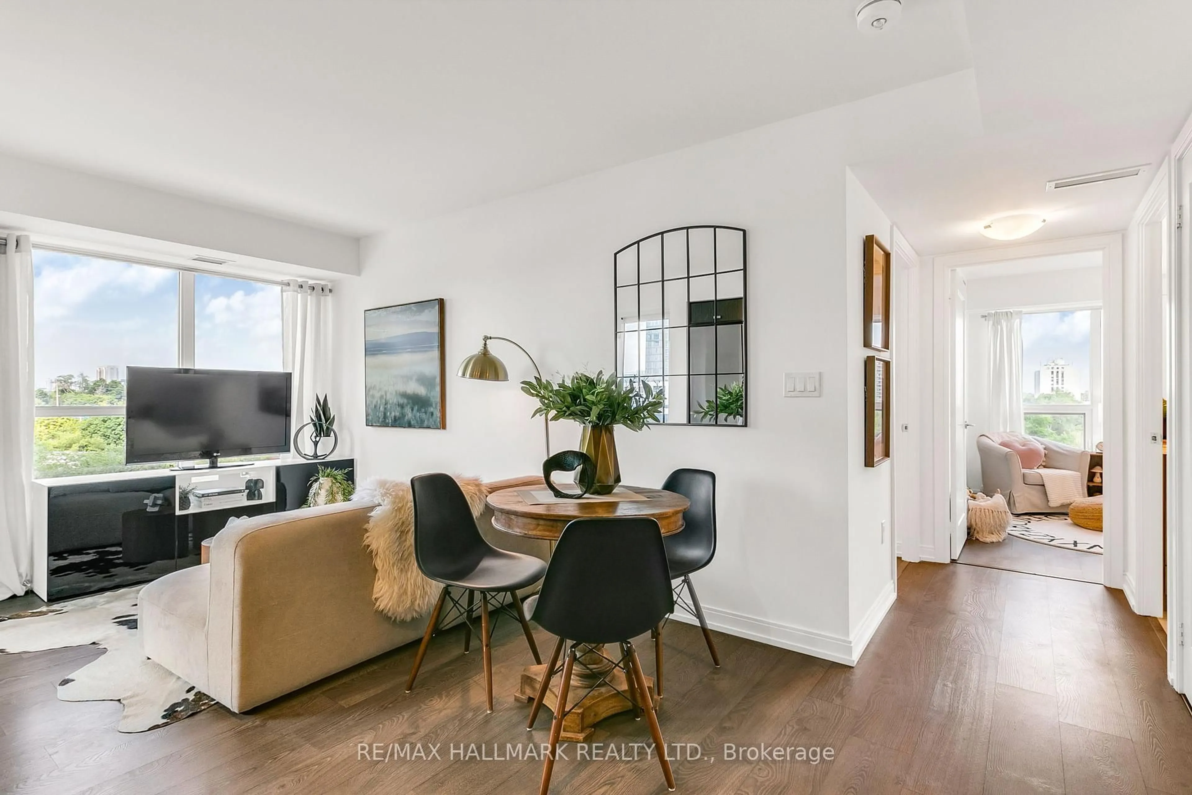 Living room with furniture, unknown for 275 Village Green Sq #522, Toronto Ontario M1S 0L8