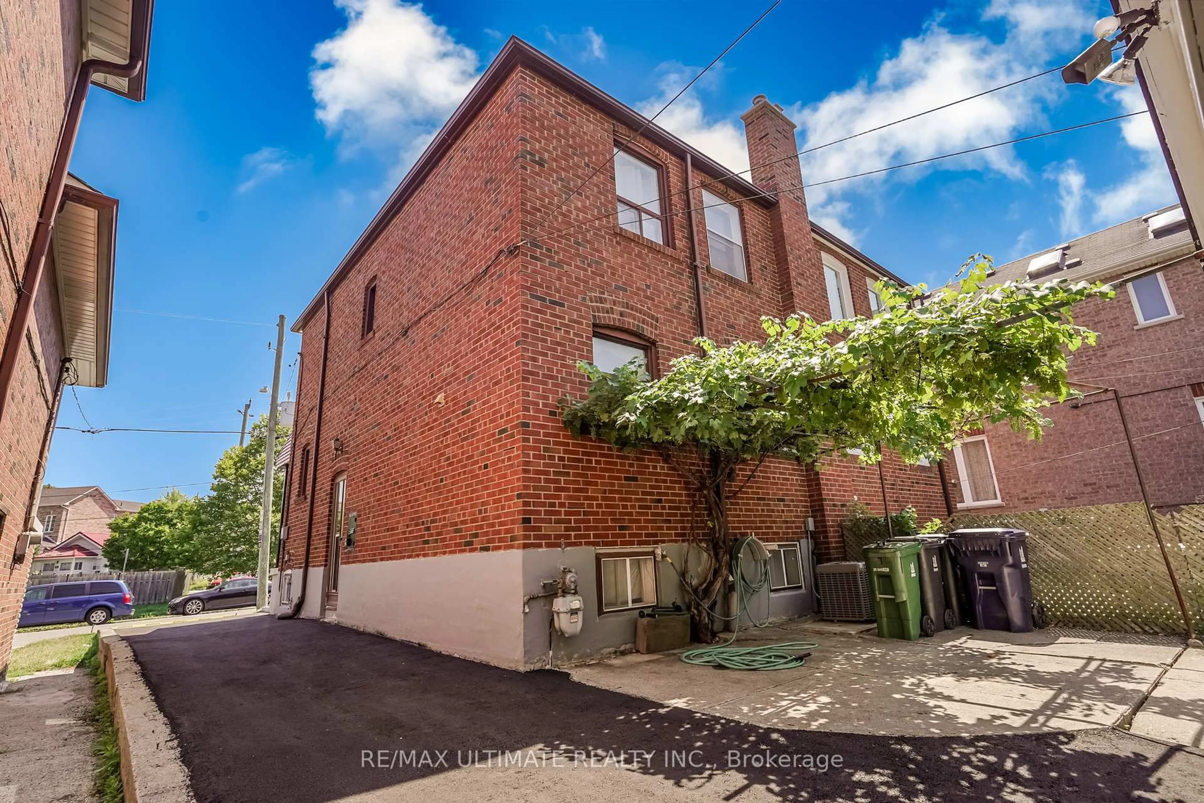 A pic from outside/outdoor area/front of a property/back of a property/a pic from drone, street for 6A North Woodrow Blvd, Toronto Ontario M1K 1W1