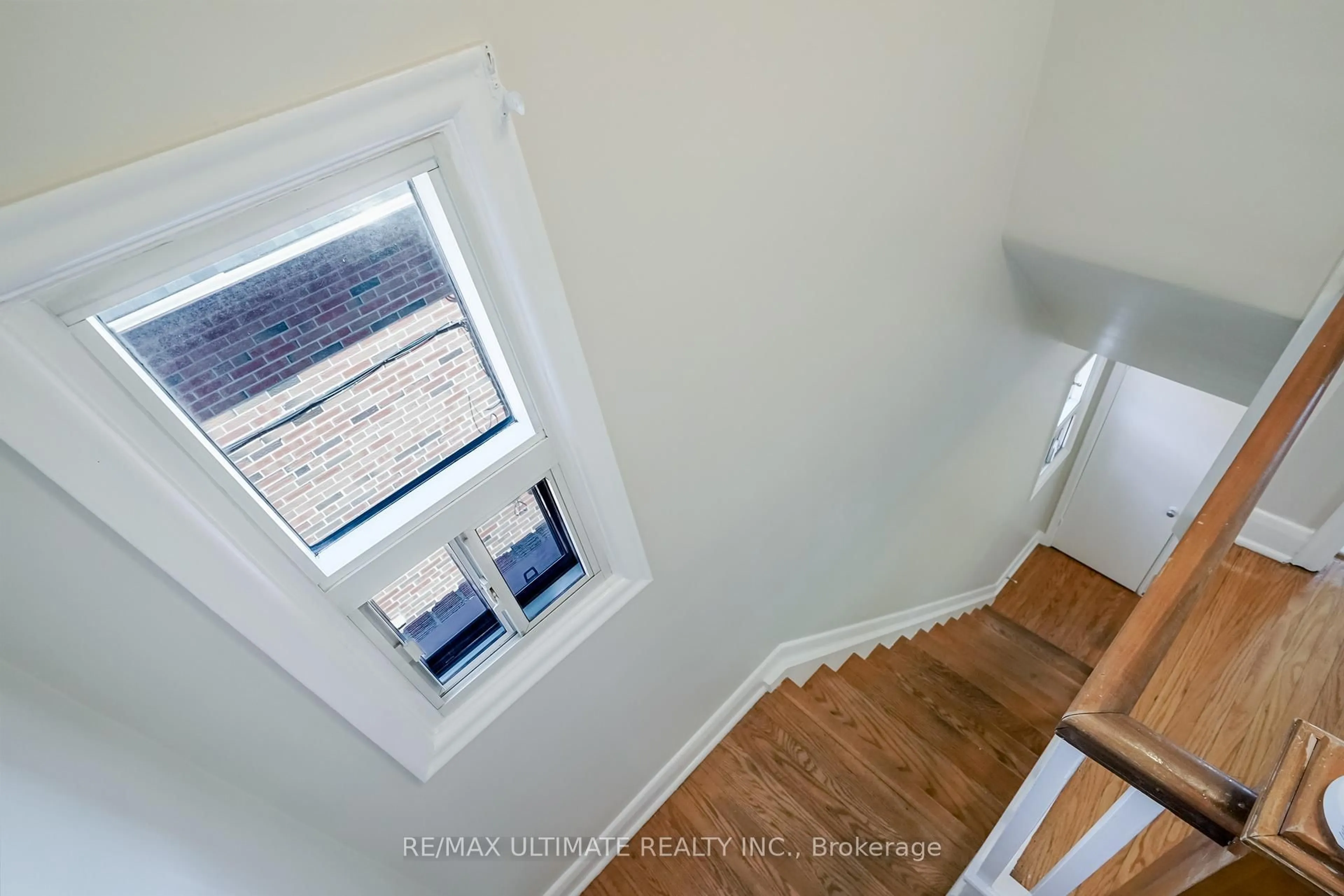 Stairs for 6A North Woodrow Blvd, Toronto Ontario M1K 1W1