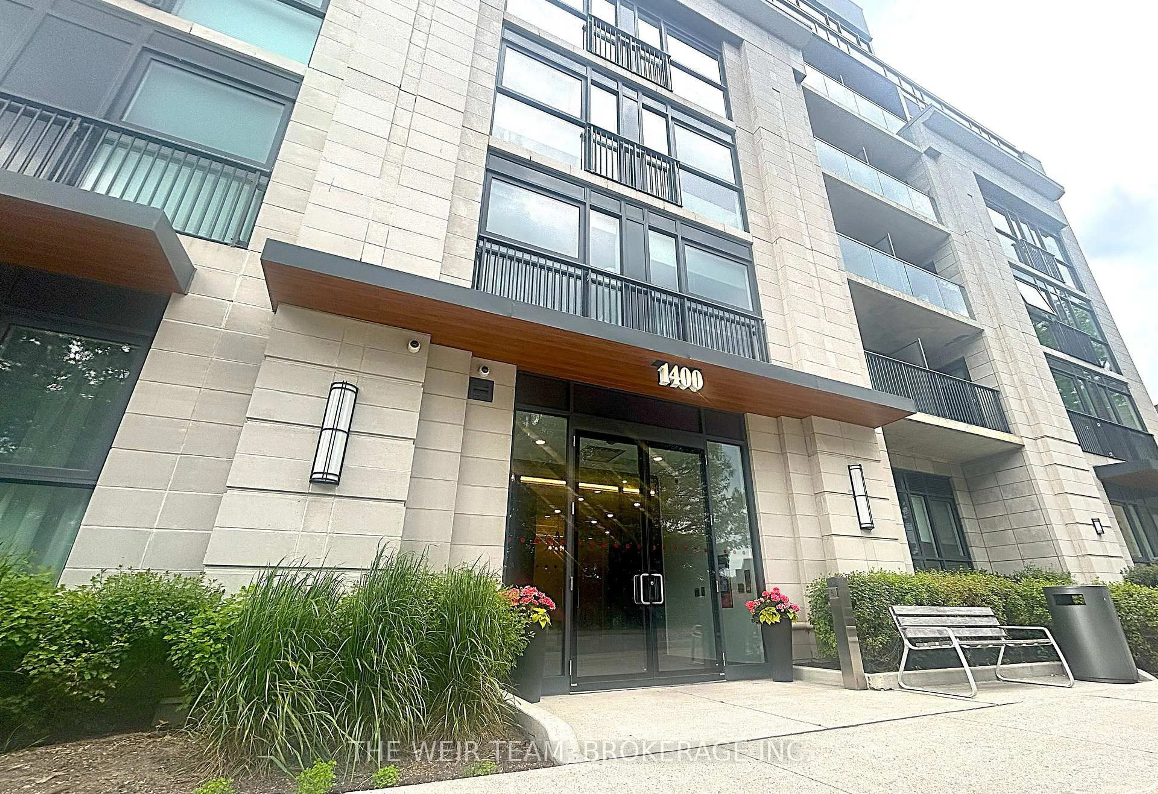 Indoor foyer for 1400 Kingston Rd #101, Toronto Ontario M1N 0C2