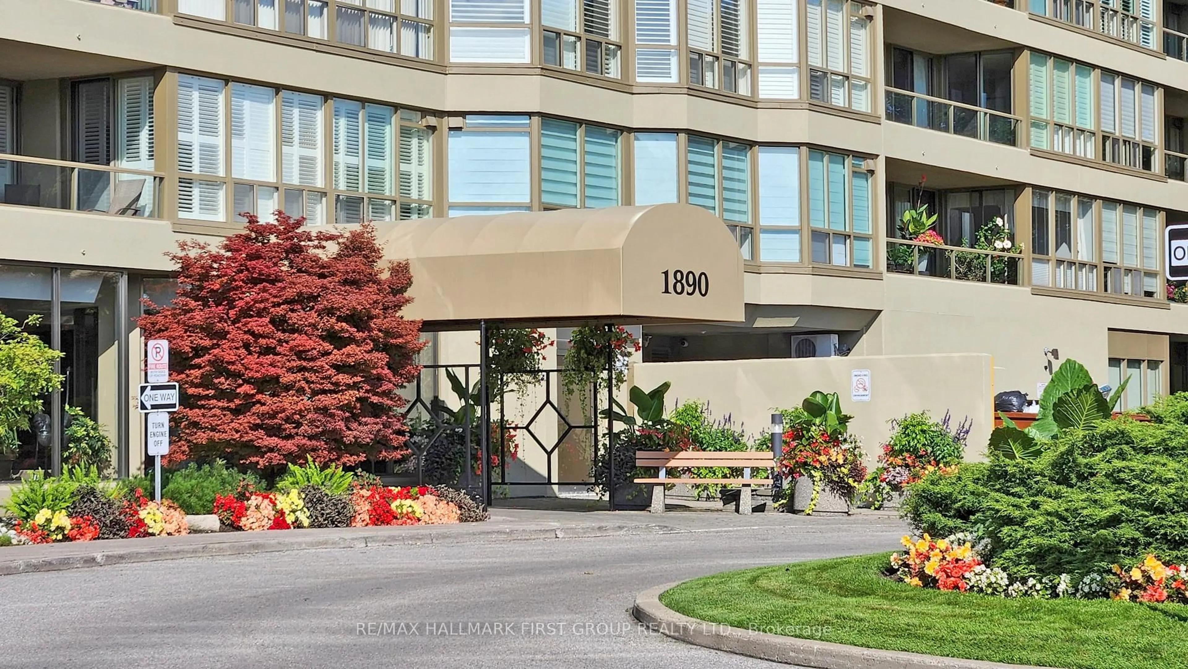 Indoor foyer for 1890 Valley Farm Rd #508, Pickering Ontario L1V 6B4