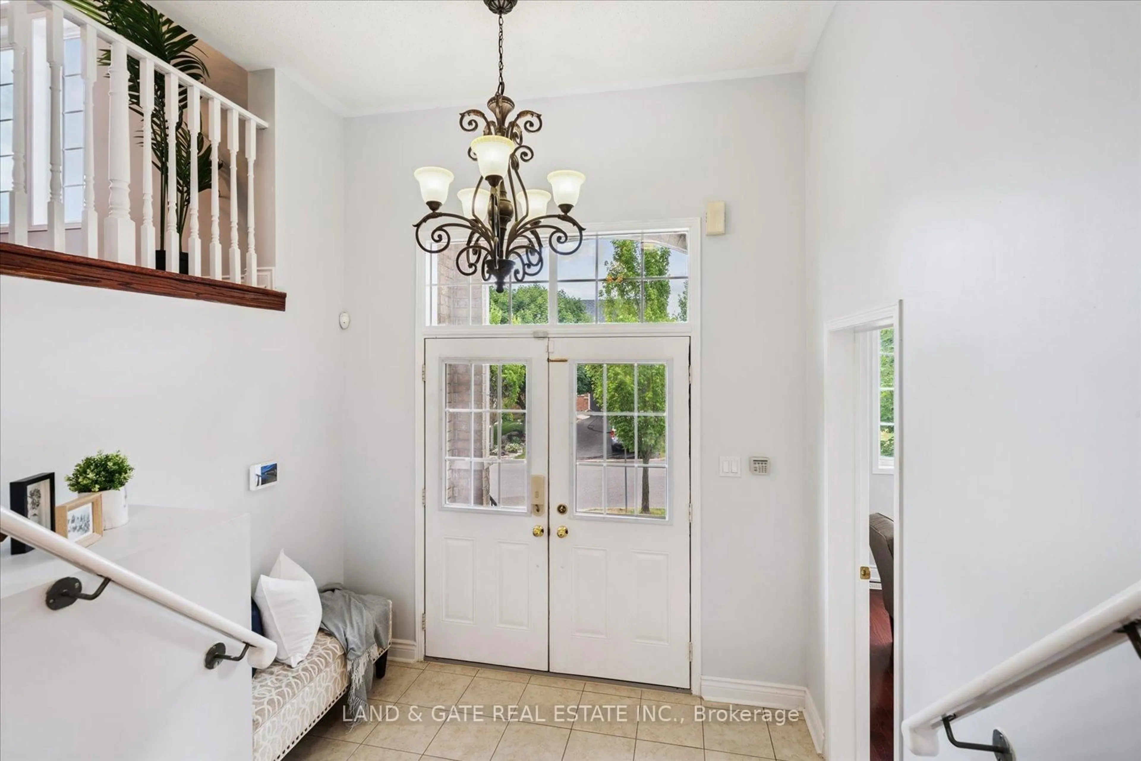 Indoor entryway for 1616 Docking Crt, Oshawa Ontario L1K 0H3