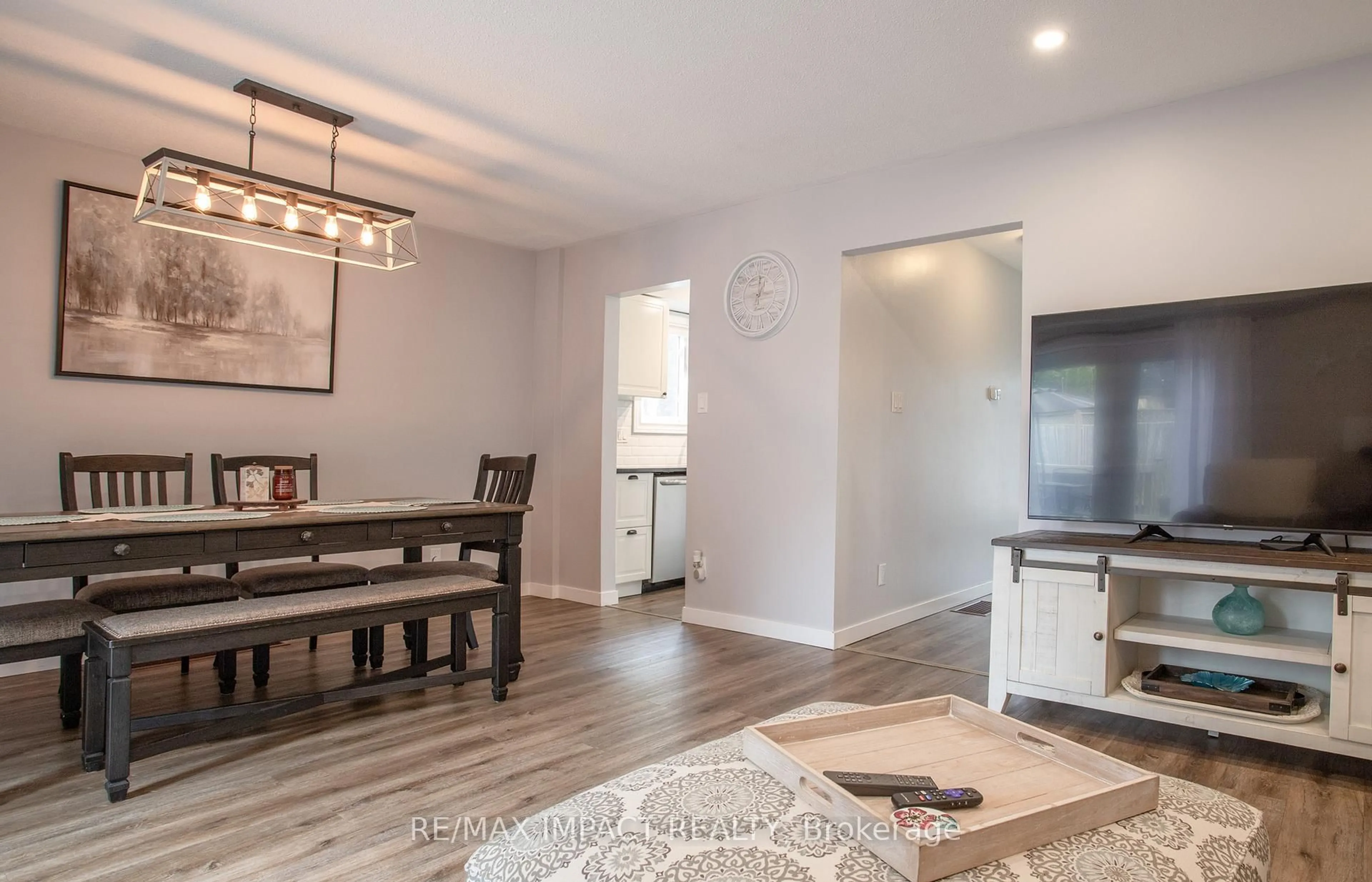 Unknown for 16 Lawrence Cres, Clarington Ontario L1C 1J4