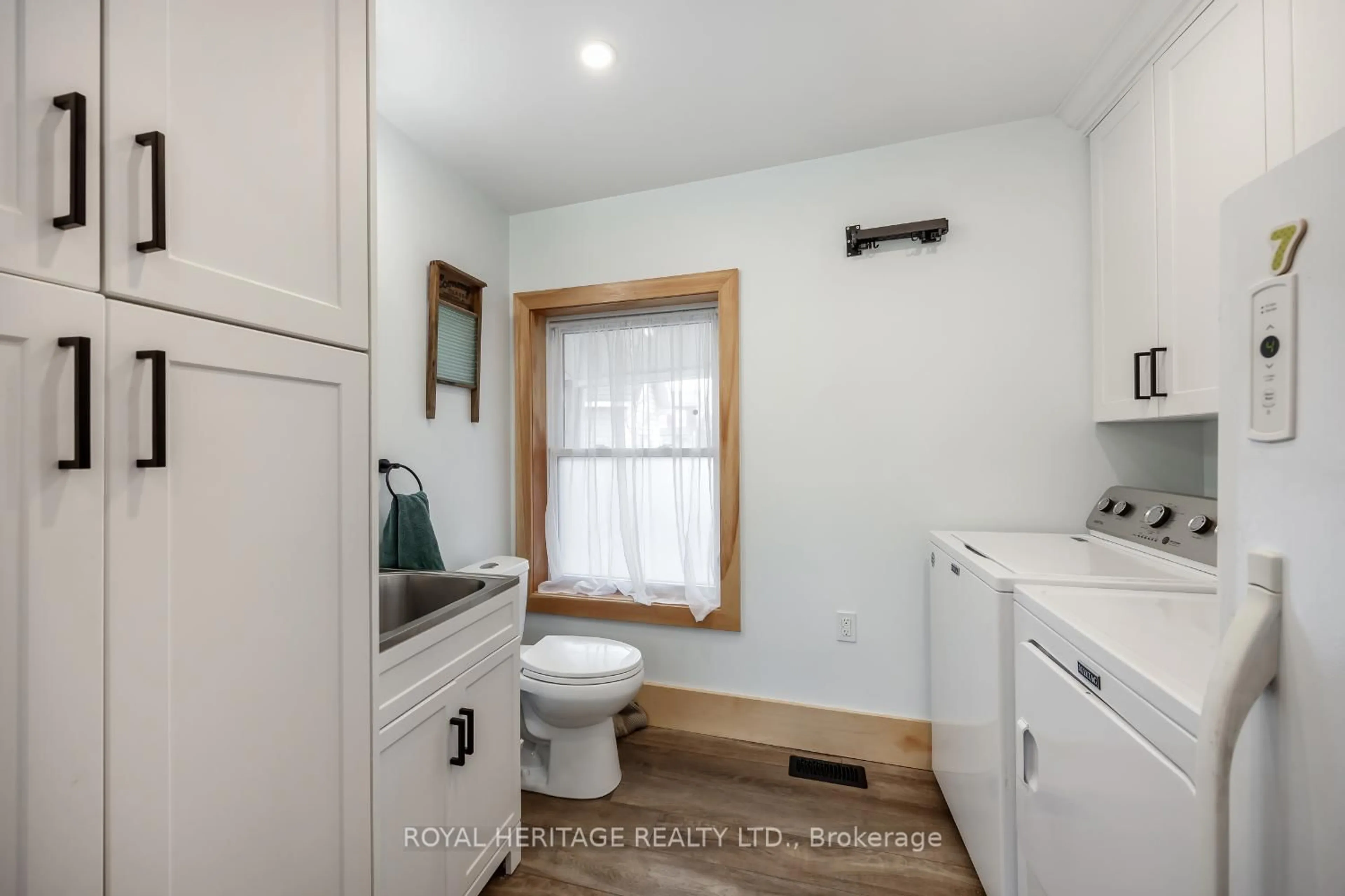 Standard bathroom, ceramic/tile floor for 2017 Newtonville Rd, Clarington Ontario L0A 1J0