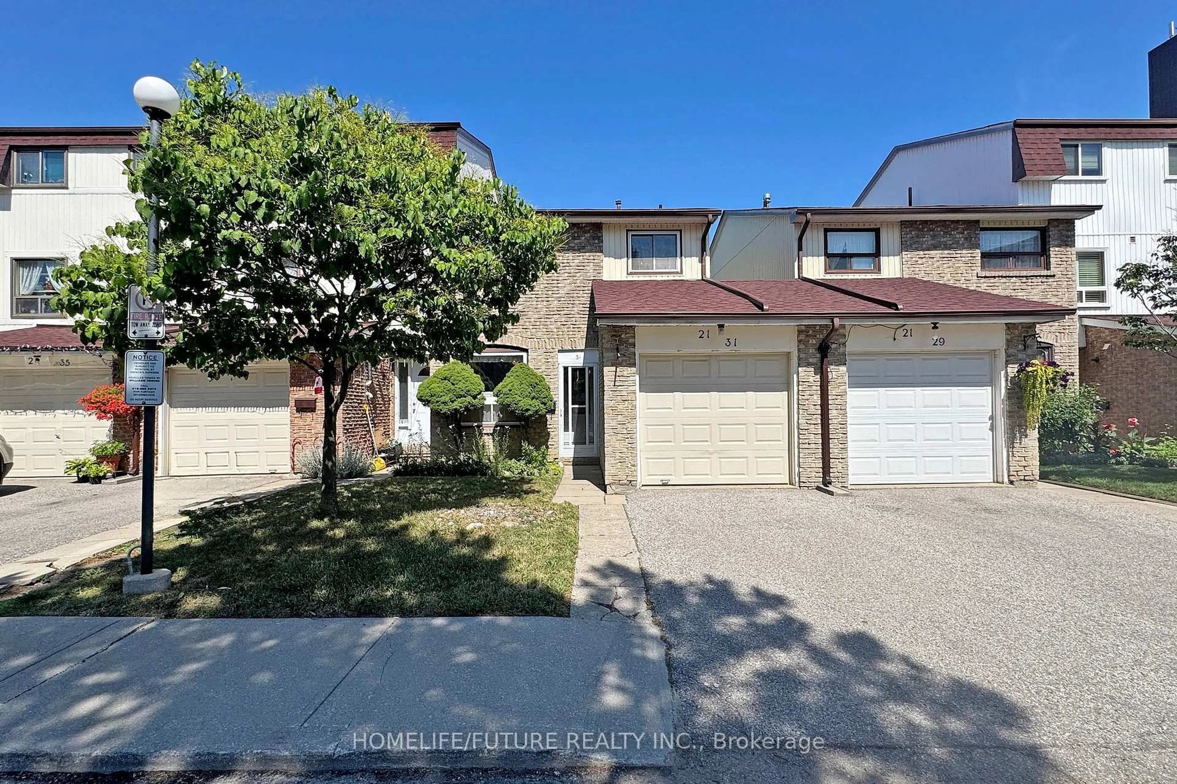 A pic from outside/outdoor area/front of a property/back of a property/a pic from drone, street for 21 Chester Le Blvd #31, Toronto Ontario M1W 2M7