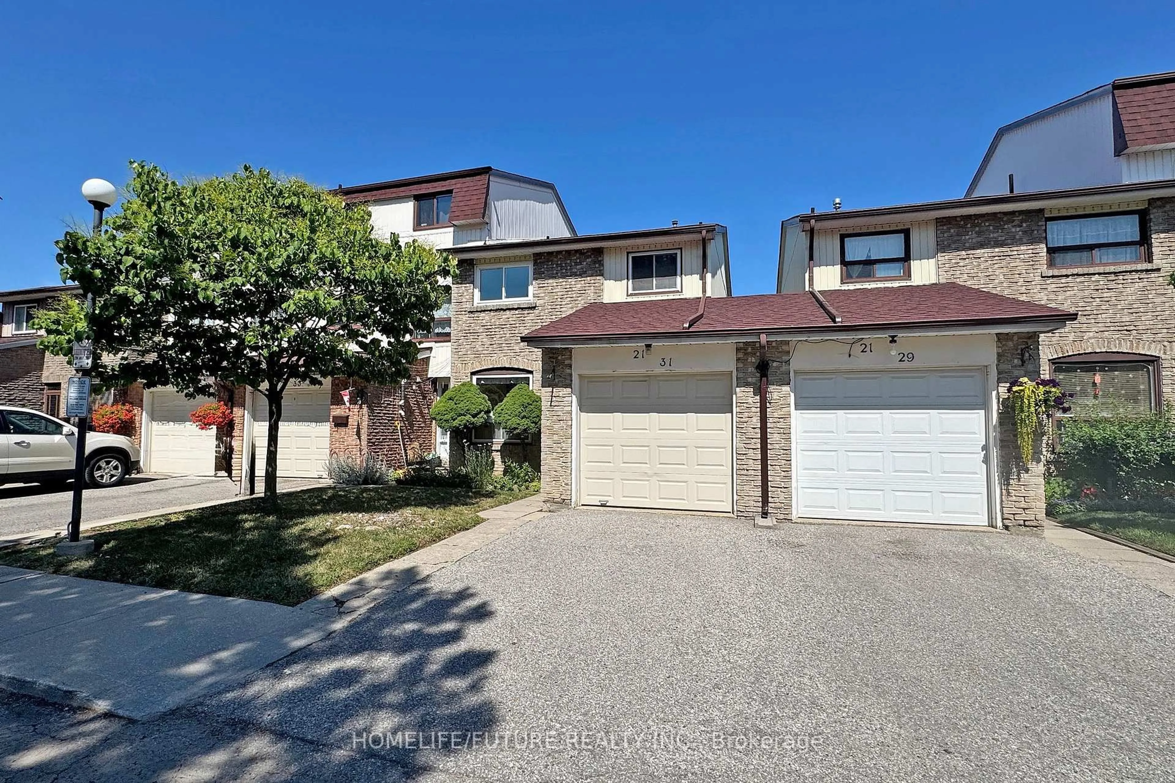 A pic from outside/outdoor area/front of a property/back of a property/a pic from drone, street for 21 Chester Le Blvd #31, Toronto Ontario M1W 2M7