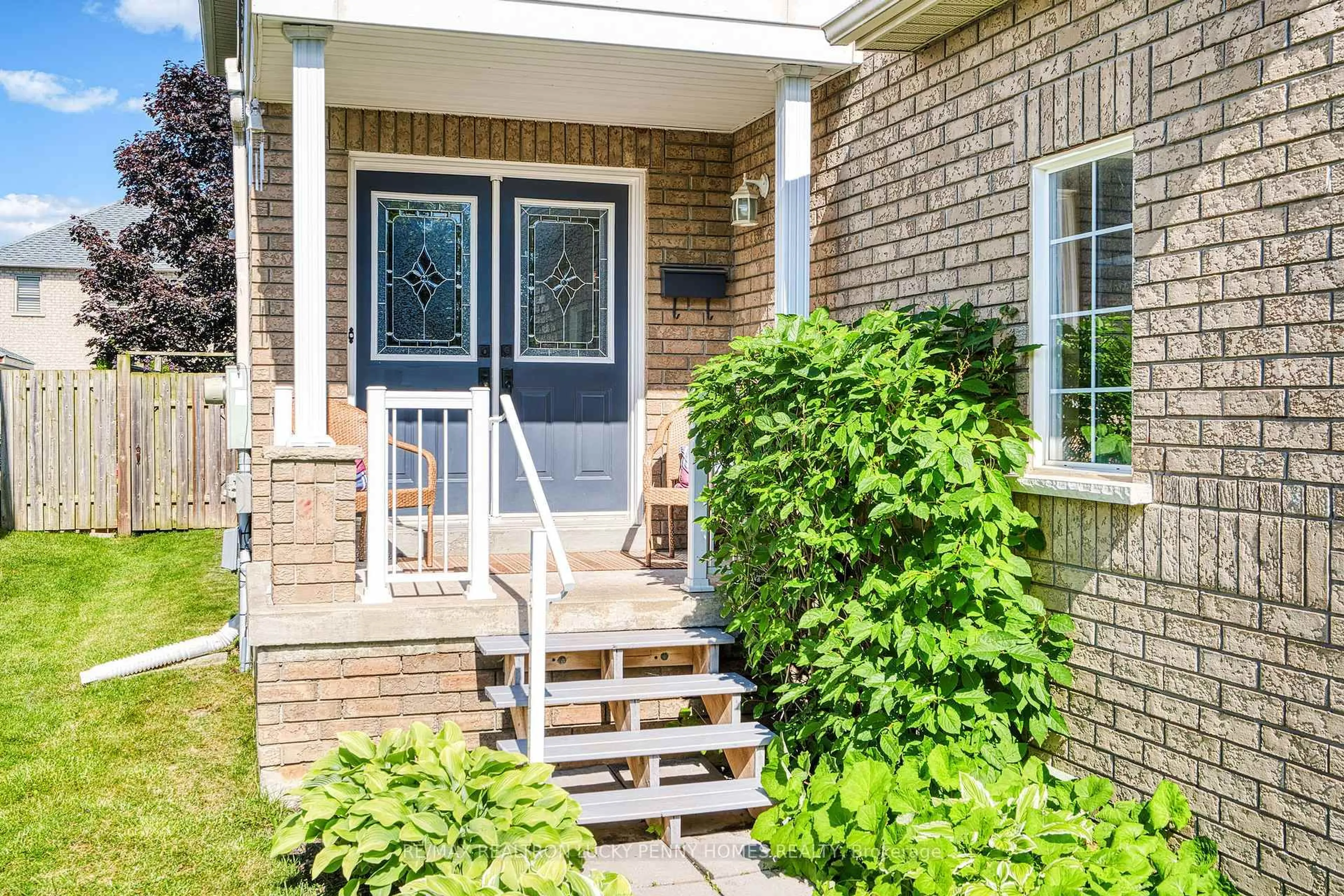 Unknown for 221 Madden Pl, Clarington Ontario L1C 5H4