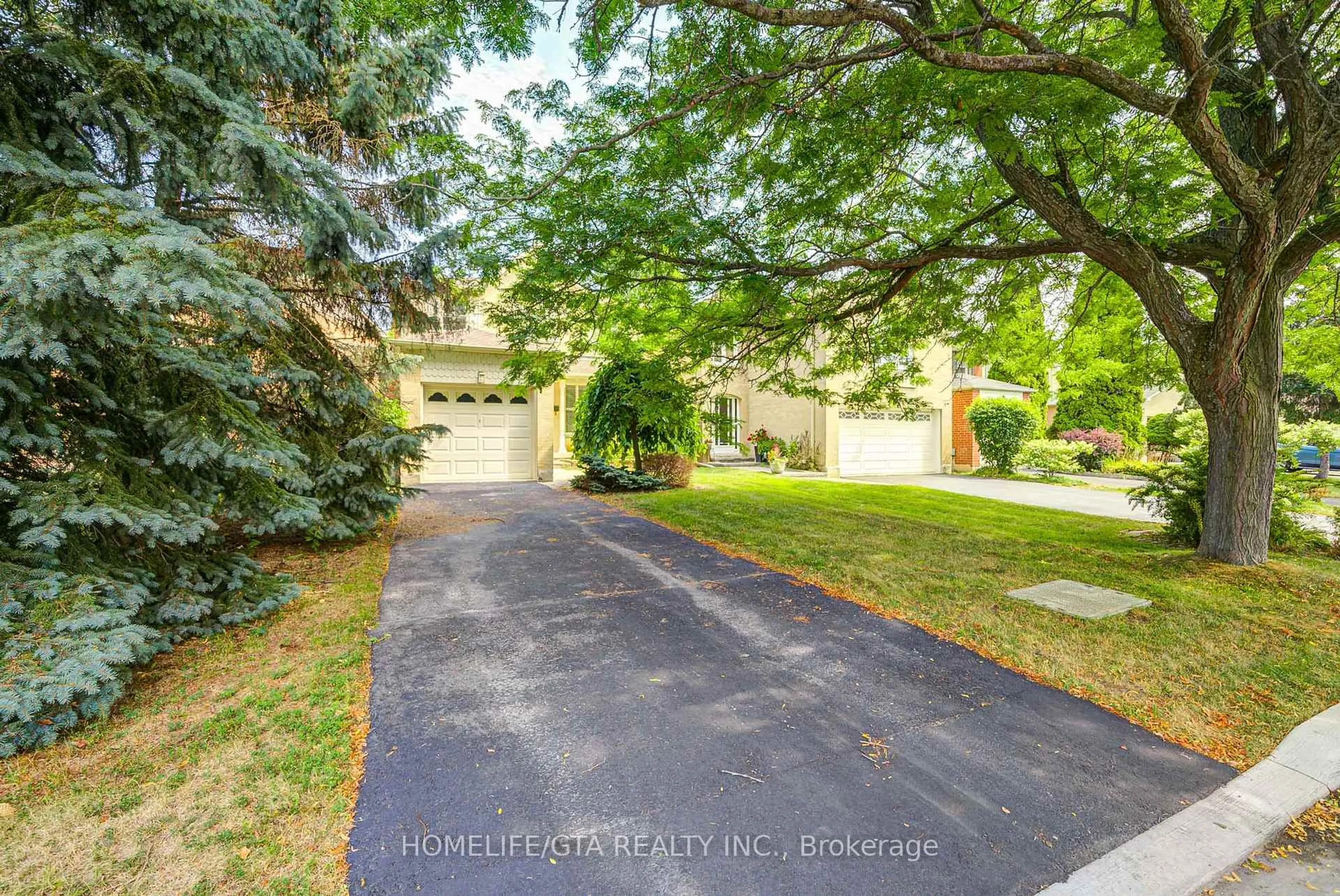 A pic from outside/outdoor area/front of a property/back of a property/a pic from drone, street for 58 Milldock Dr, Toronto Ontario M1C 4R3